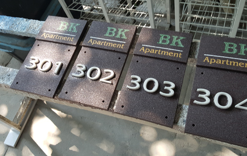ป้ายเลขห้องพักบีเคอพาร์ทเม้นท์ BK Apartment