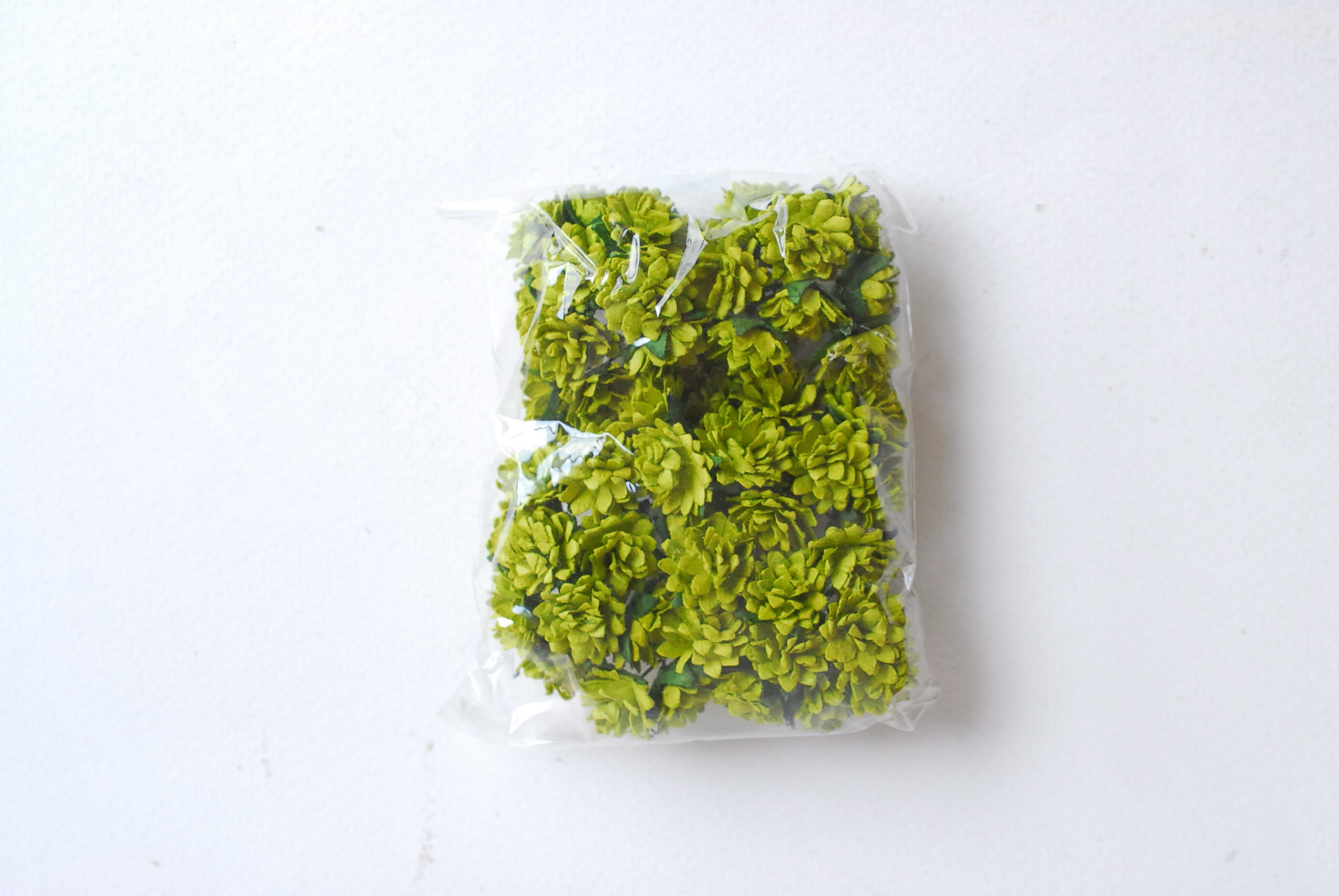 ดอกไม้ประดิษฐ์, ดอกไม้กระดาษสา, ดอก gypsophila, ดอกยิปโซ งานประดิษฐ์ตกแต่งของชำร่วย, ดอกไม้ทำพานพุ่ม,พานพวงมาลัย, พานรับไหว้, ขนาด 1.5 cm. สีเขียว สำเนา