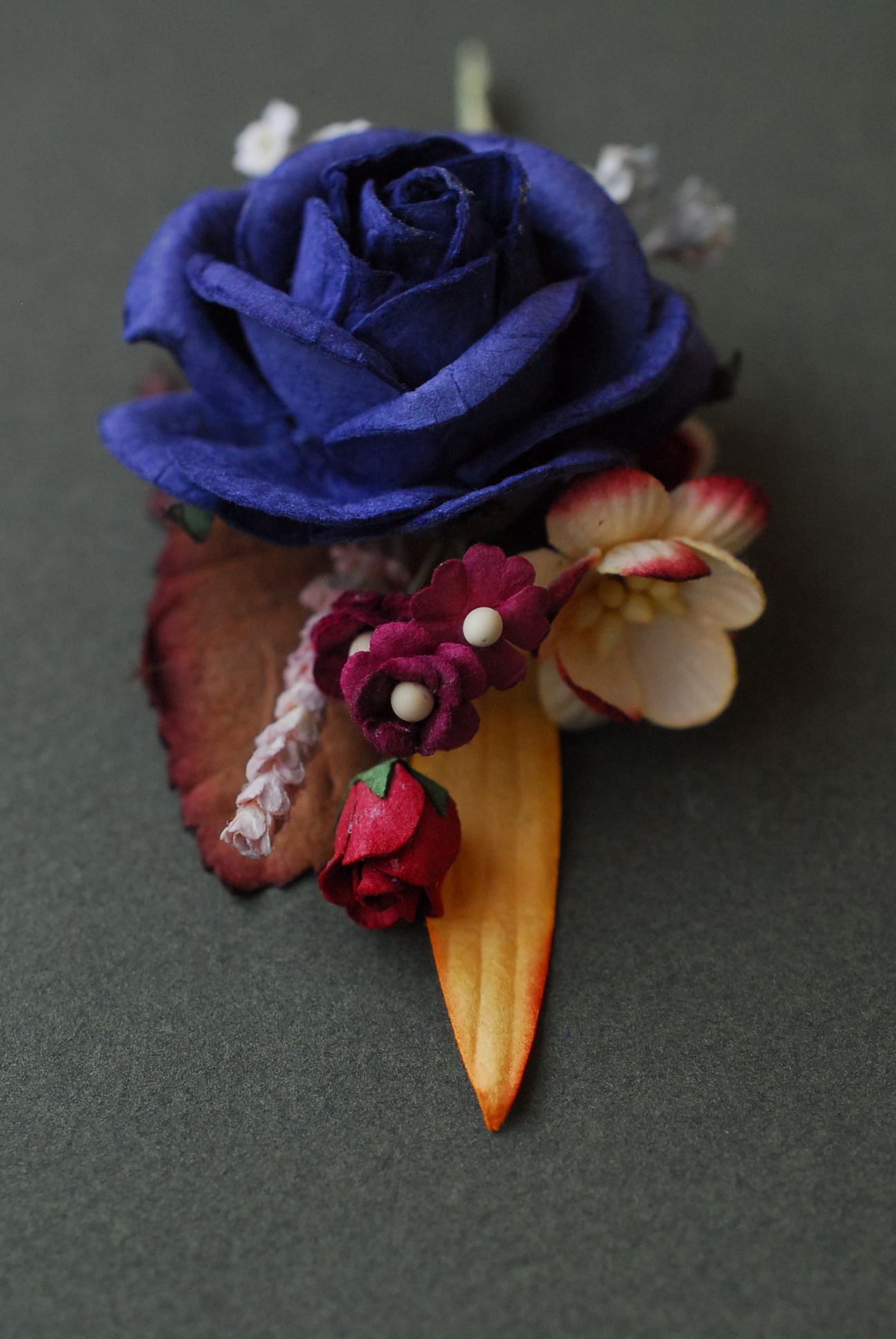 ช่อดอกไม้กุหลาบติดสูทกระดาษสาสีน้ำเงิน ดอกไม้ประดับ งานแต่งงาน งานประดิษฐ์ ของชำร่วย ดอกไม้กระดาษสา งานแต่งงาน DIY wedding boutonniere or making centerpieces gift decoration