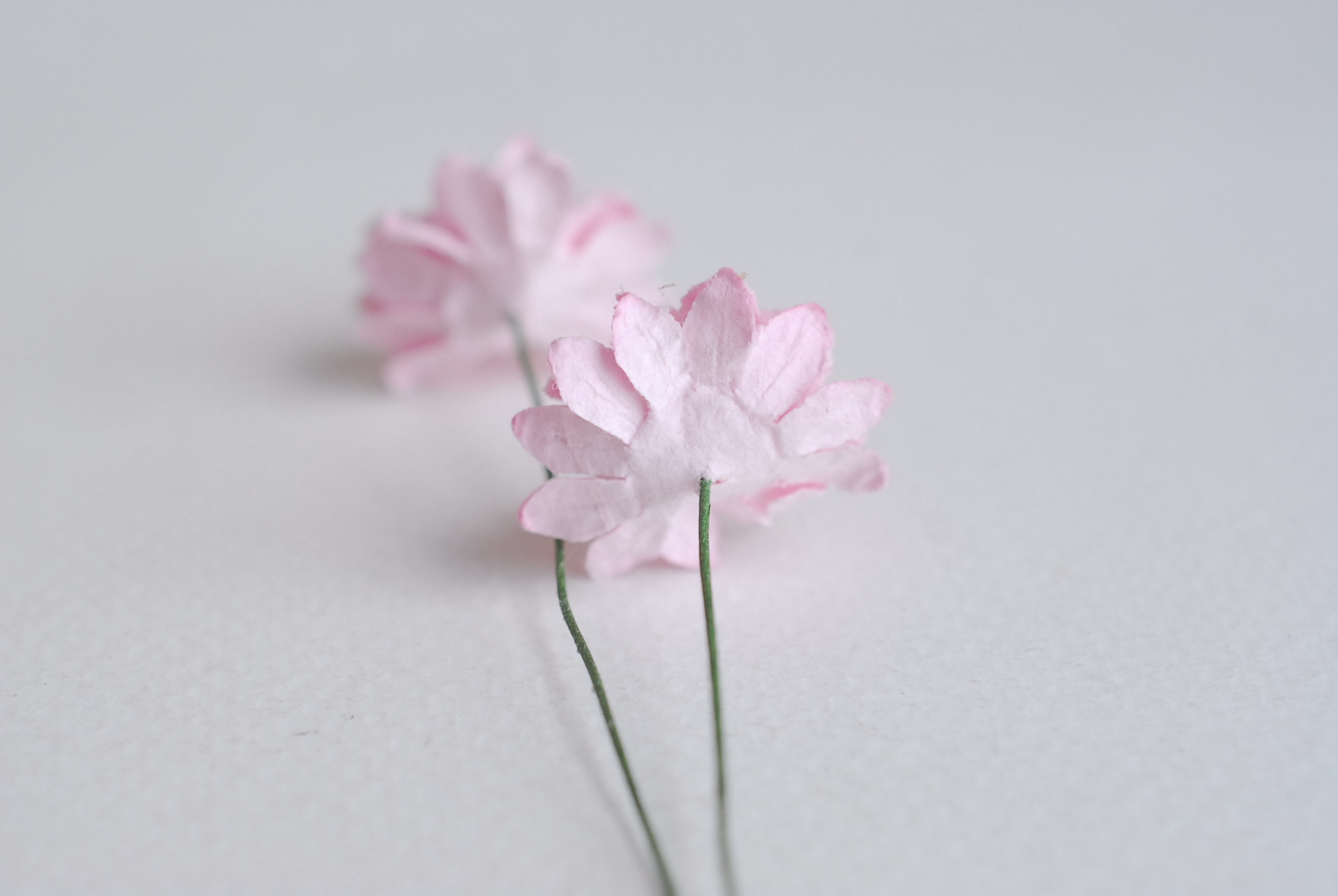 ดอกไม้ประดิษฐ์, ดอกไม้กระดาษสา, ดอก gypsophila, ดอกยิปโซ งานประดิษฐ์ตกแต่งของชำร่วย, ดอกไม้ทำพานพุ่ม,พานพวงมาลัย, พานรับไหว้, ขนาด 2 cm. สีชมพู