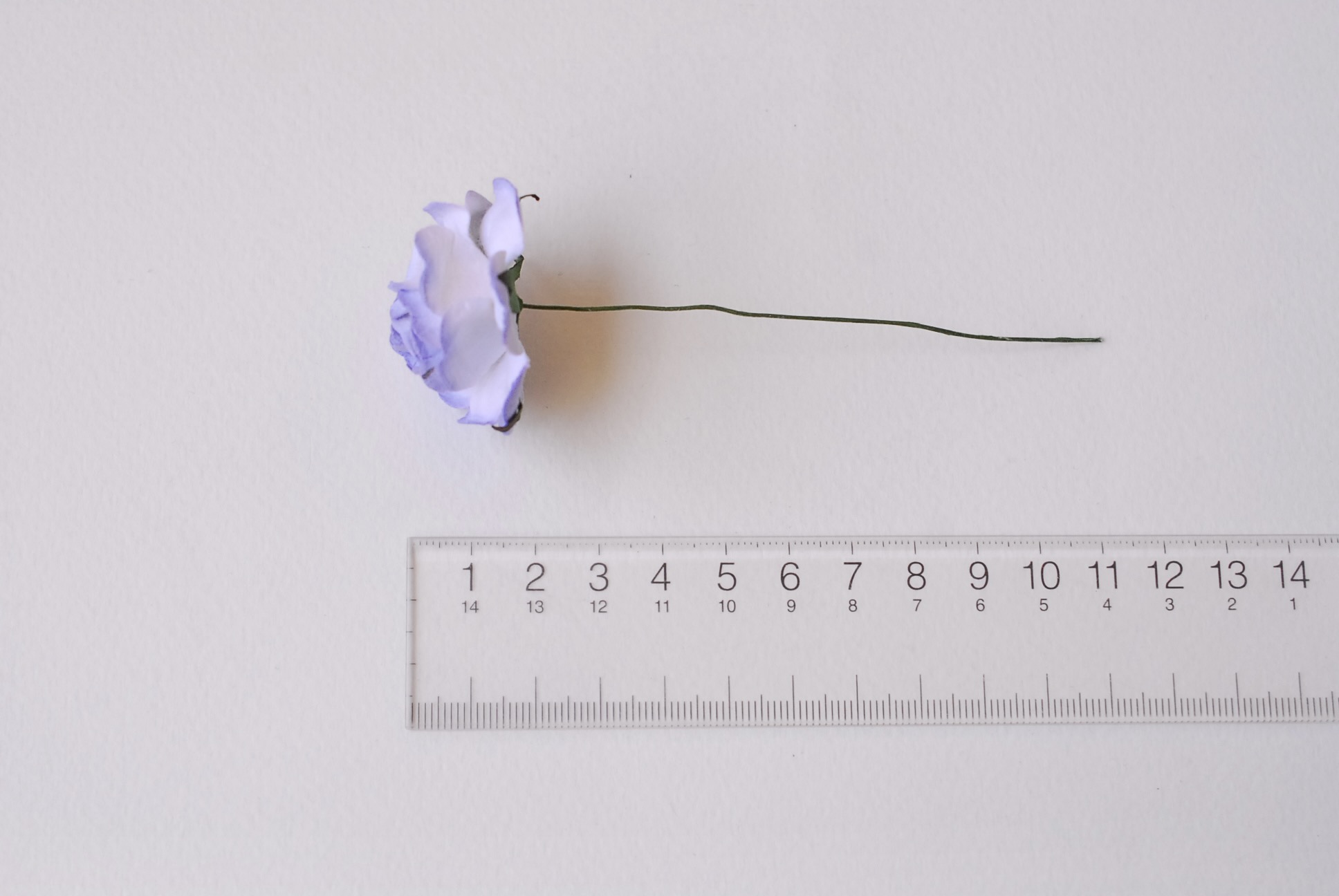 ดอกไม้กระดาษสา ดอกกุหลาบกระดาษสา ดอกไม้กุหลาบ ดอกไม้ประดิษฐ์ สำหรับตกแต่ง หรืองานแต่งงาน สีฟ้าตุ่นปัดขาว ขนาด 3.5 cm. จำนวน 25 ดอก Paper flowers, handmade flowers, small roses paper size 3.5 cm. 25 pieces, pale blue brush white color.