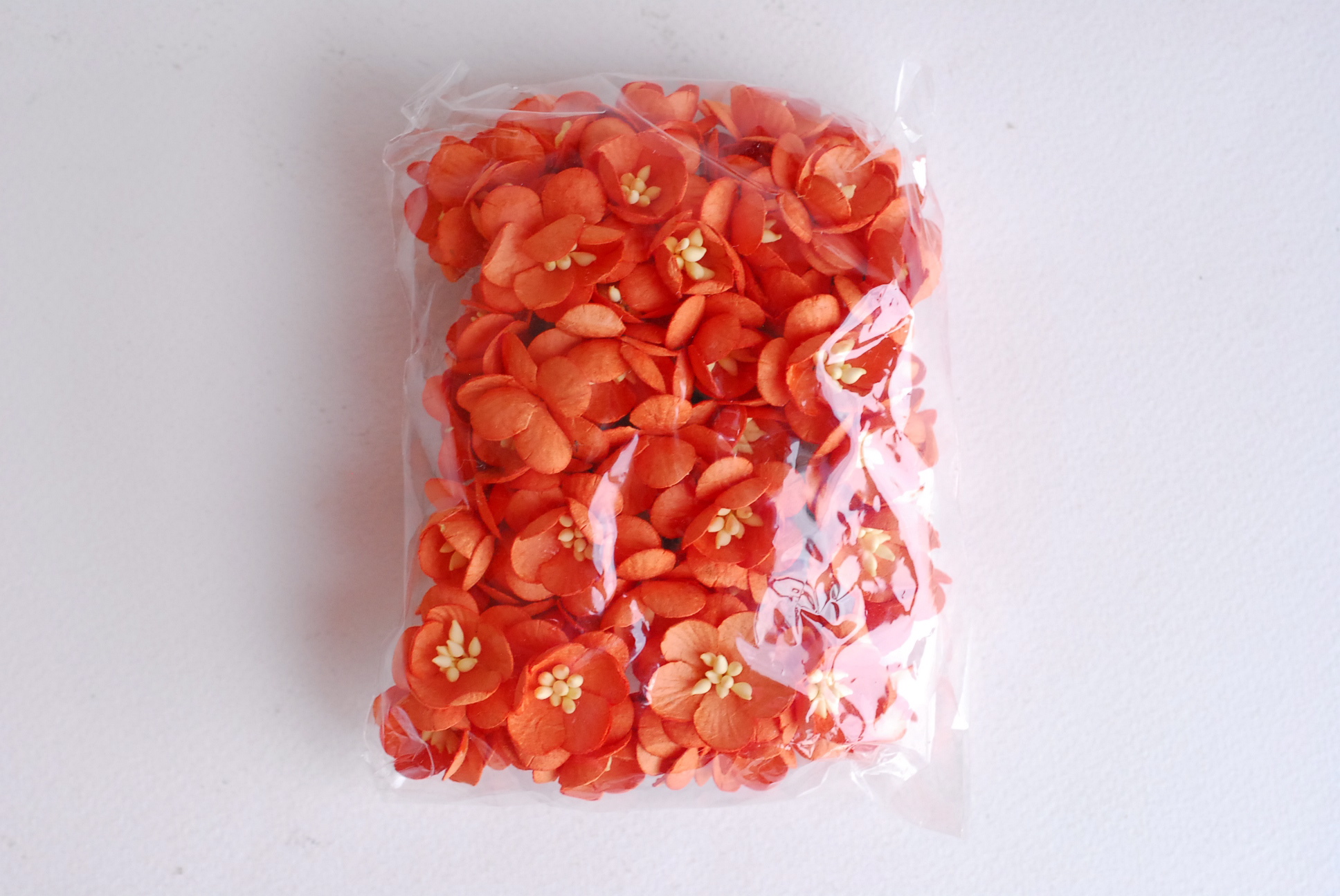 ดอกไม้กระดาษสา ดอกซากุระกระดาษสีส้ม ดอกไม้กระดาษสาราคาส่ง ดอกไม้กระดาษสำหรับตกแต่งของชำร่วย งานแต่งงาน ทำช่อดอกไม้ติดอกเจ้าบ่าว ข้อมือดอกไม้เจ้าสาว ขนาด2.5 cm. 50 ดอก Paper flowers supplies: DIY wedding tools Cherry blossom (Sakura) 50 pcs. size 2.5 cm.