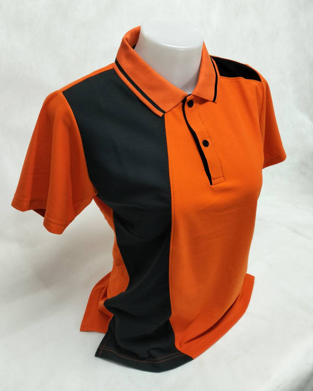 เสื้อโปโลหญิงสีส้ม แต่งแบบด้วยดำ TC แขนปล่อย พร้อมส่ง