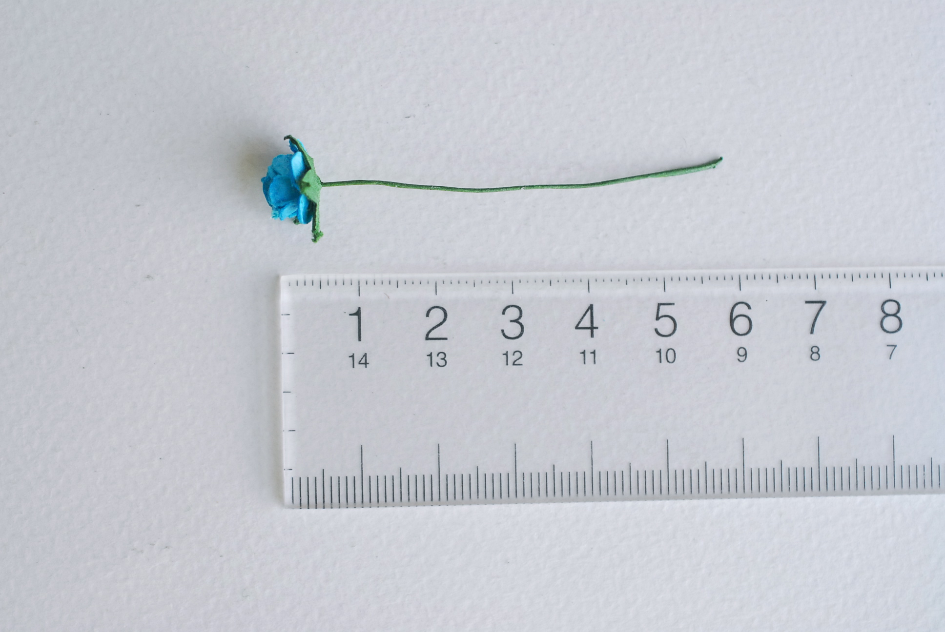 ดอกไม้กระดาษสาสำหรับตกแต่ง ของชำร่วย ดอกกุหลาบ ดอกกุหลาบสีแดง กระดาษสา สีฟ้าน้ำทะเลขนาด 1 cm. จำนวน 100 ดอก/1 ถุง