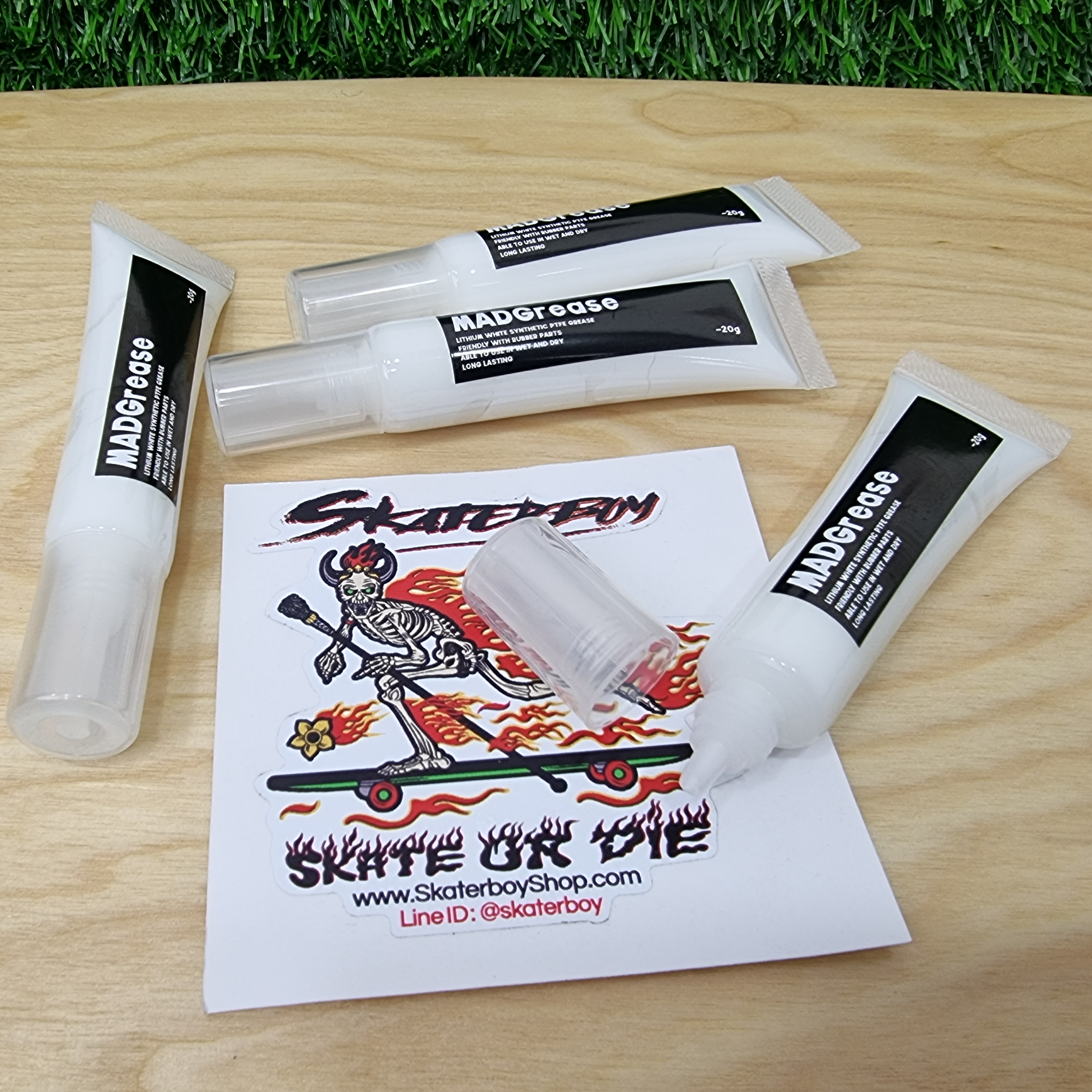 [0320] จารบีขาวเกรด premium เป็นมิตรกับลูกยาง กันน้ำได้ Lithium white synthetic PTFE GREASE
