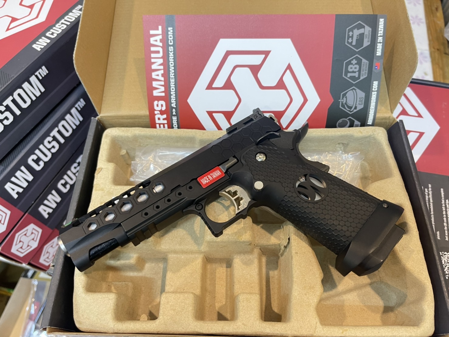 AW CUSTOM HX2502