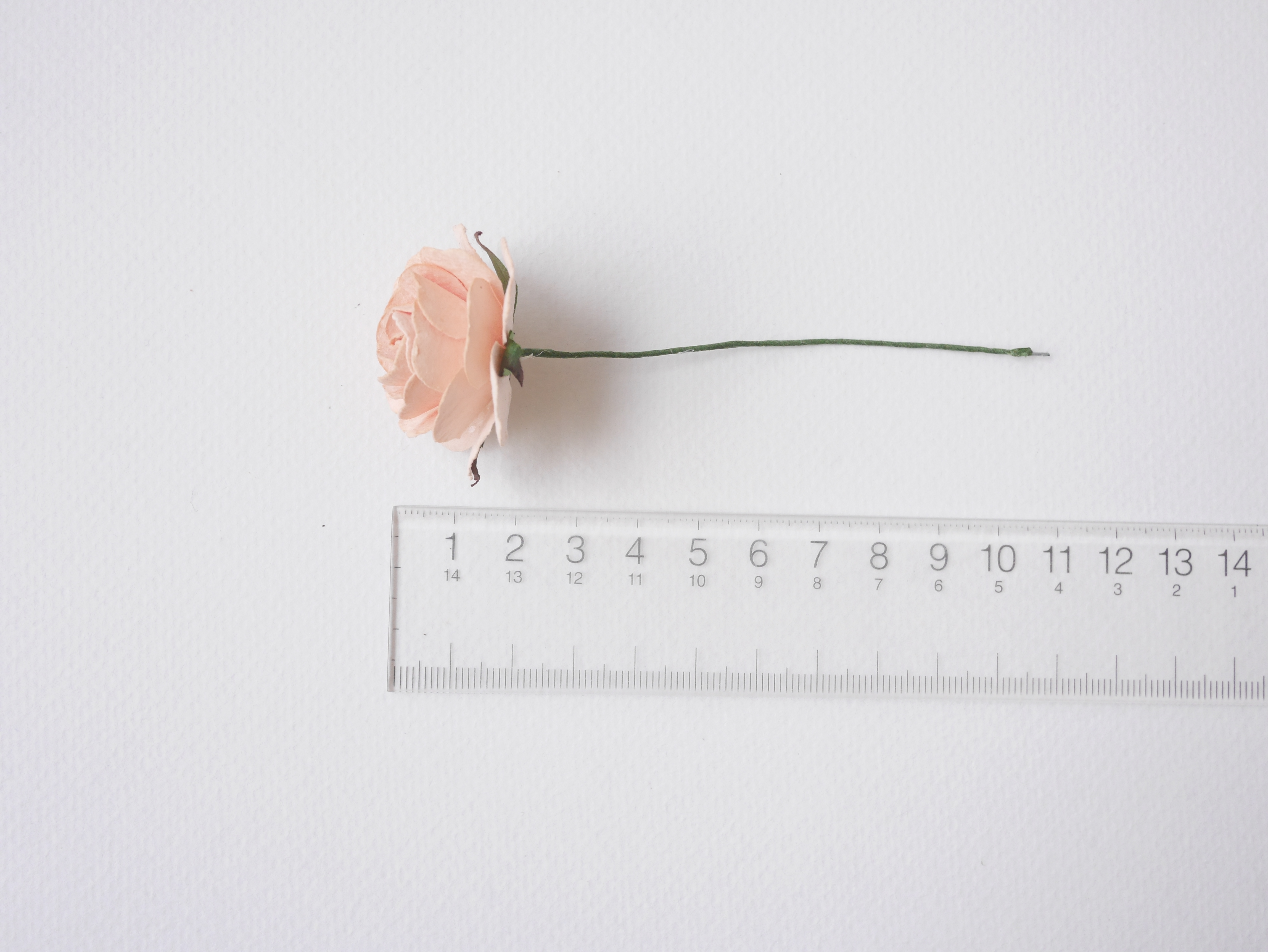 ดอกไม้กระดาษสา ราคาส่ง, ดอกกุหลาบกระดาษสา ดอกไม้ประดิษฐ์ สำหรับตกแต่ง หรืองานแต่งงาน สีพีช ขนาด 3.5 cm. จำนวน 25 ดอก Paper flowers, handmade flowers, small roses paper size 3.5 cm. 25 pieces, peach color.