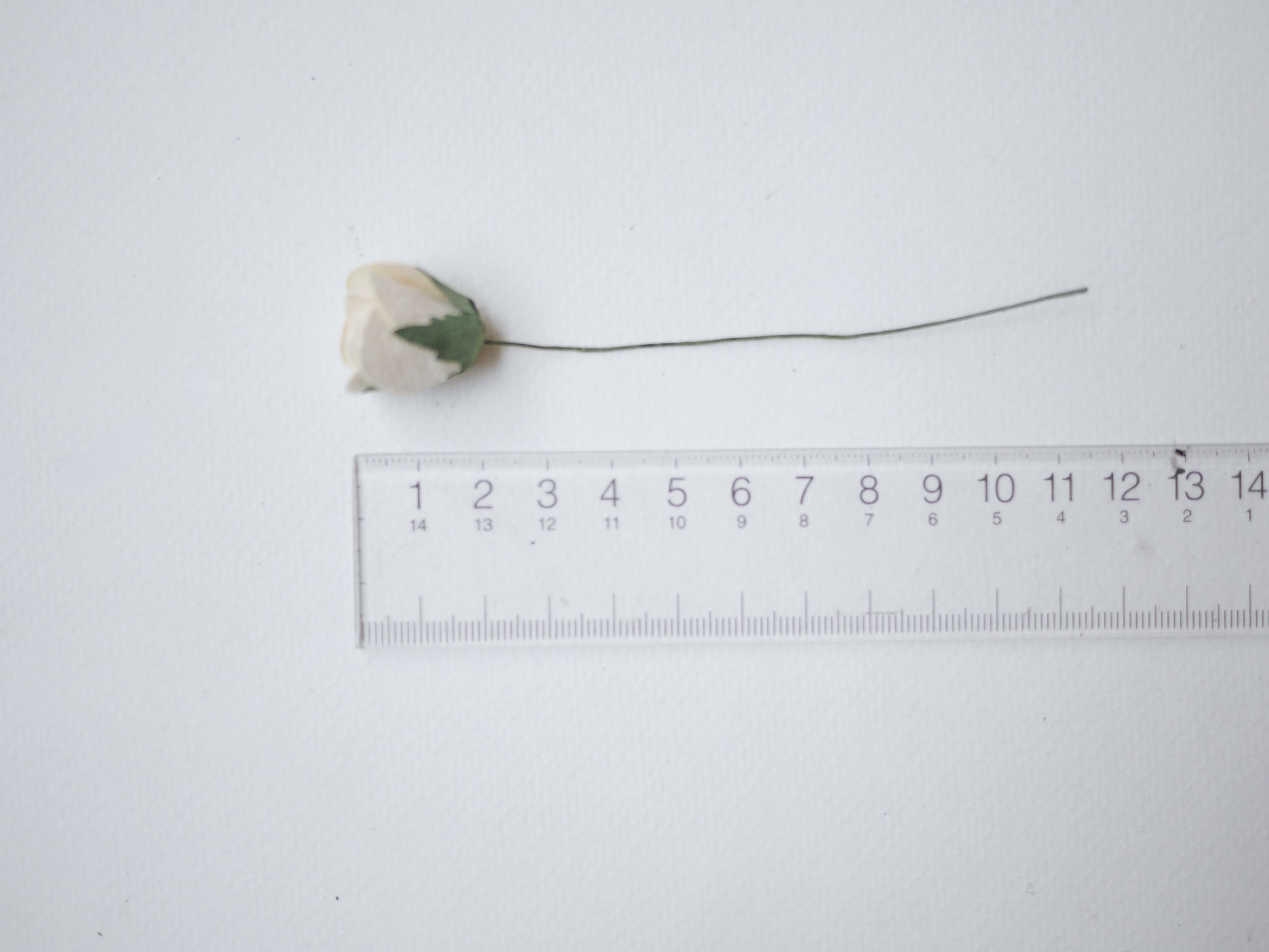 ดอกไม้กระดาษสา ดอกไม้กระดาษสา จตุจักร งานประดิษฐ์ ดอกไม้ทำข้อมือเพื่อนเจ้าสาว แต่งงาน, ดอกกุหลาบตูม 50 ดอก สีครีมอ่อน ขนาด 1.8x2.0 cm. paper flowers, budding roses flower 1.8 x2.0 cm. 50 pieces. pale ivory color