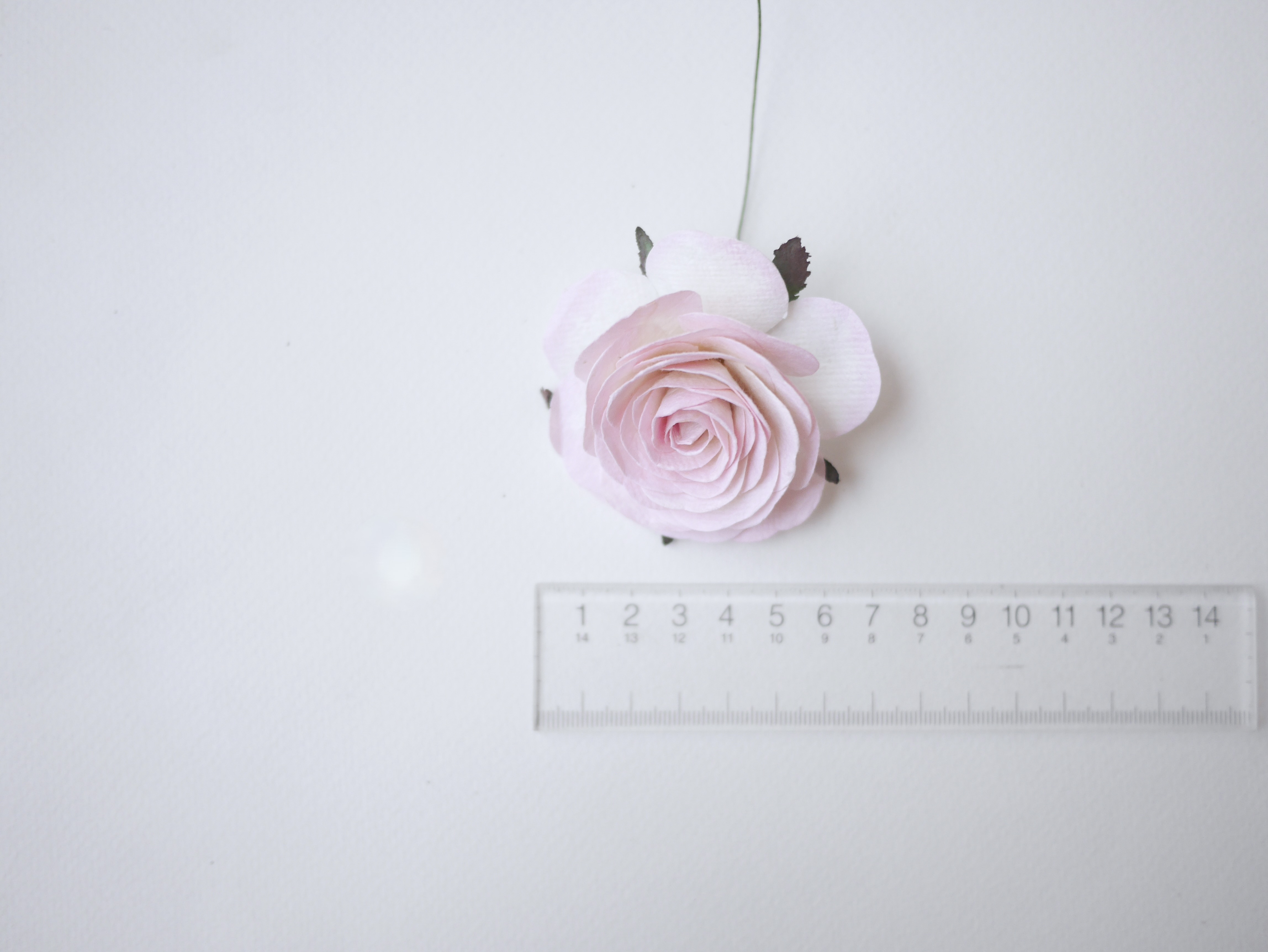 ดอกไม้กระดาษสา ดอกไม้กุหลาบกระดาษ ดอกกุหลาบกระดาษ ขนาด 6.5 cm.,จำนวน 10 ดอก, สำหรับของชำร่วย, งานแต่งงาน, สีชมพูอ่อนปัดขาว Paper flower, 10 Pieces mulberry rose, 6.5 cm. soft pink brush white color