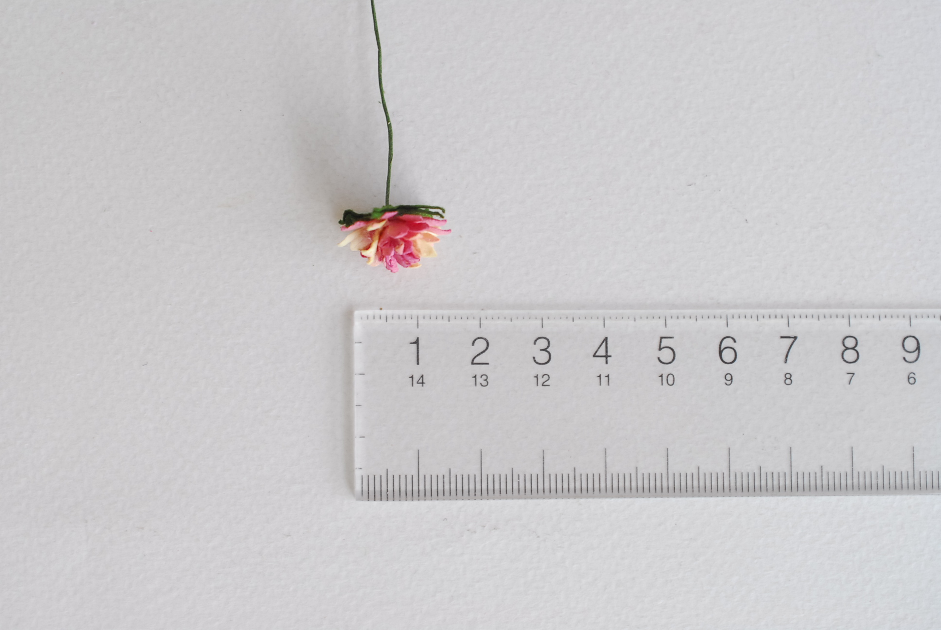 ดอกไม้ประดิษฐ์, ดอกไม้กระดาษสา, ดอก gypsophila, ดอกยิปโซ งานประดิษฐ์ตกแต่งของชำร่วย, ดอกไาด 1.5 cm ดอกไม้ทำพานพุ่ม,พานพวงมาลัย, พานรับไหว้, ขันหมาก. สีบานเย็นปัดเหลือง