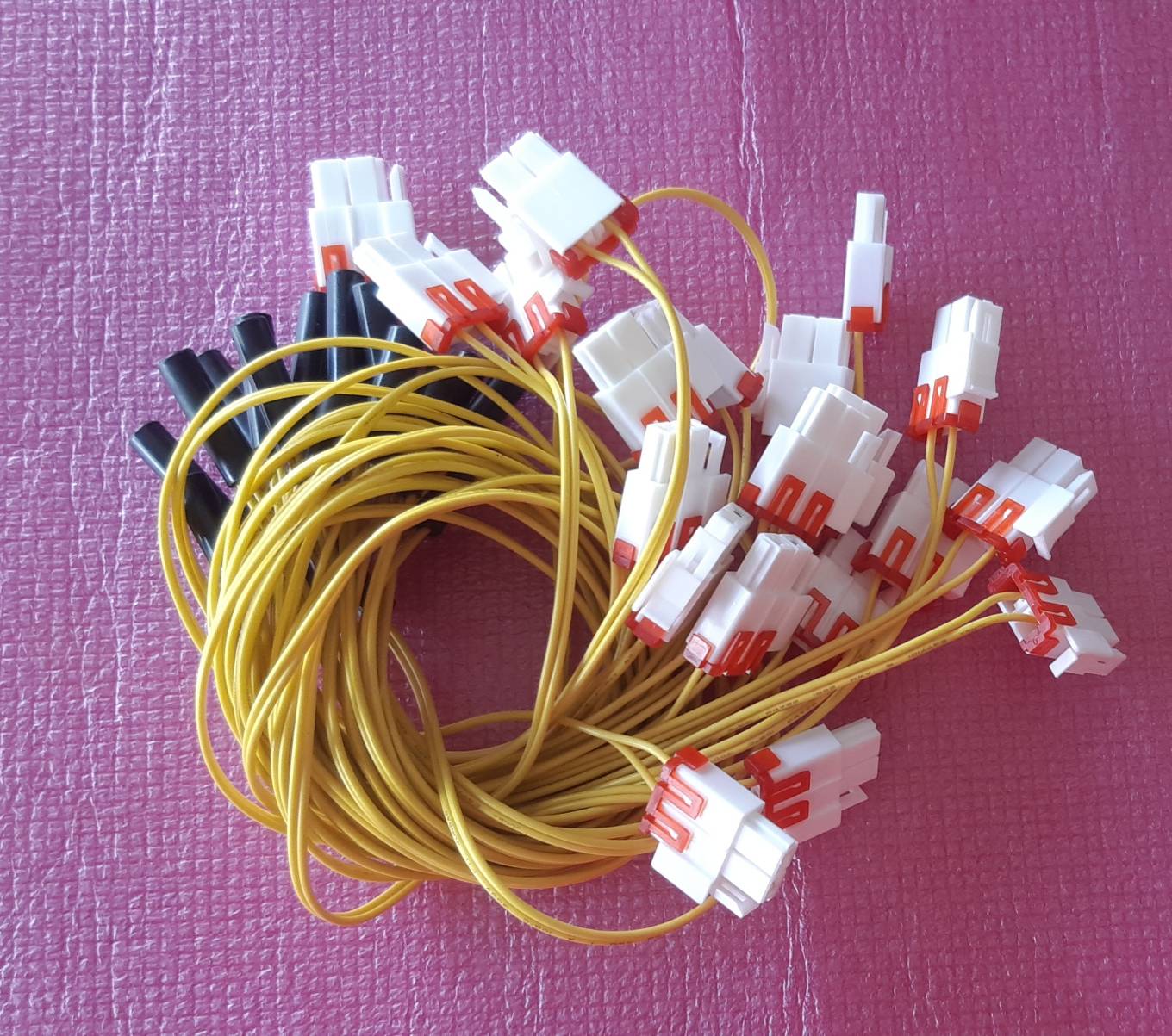กล่อง 613 เซ็นเซอร์ตู้เย็นสายเหลือง หัวดำ ขาย 100 บาท XLY230221100181