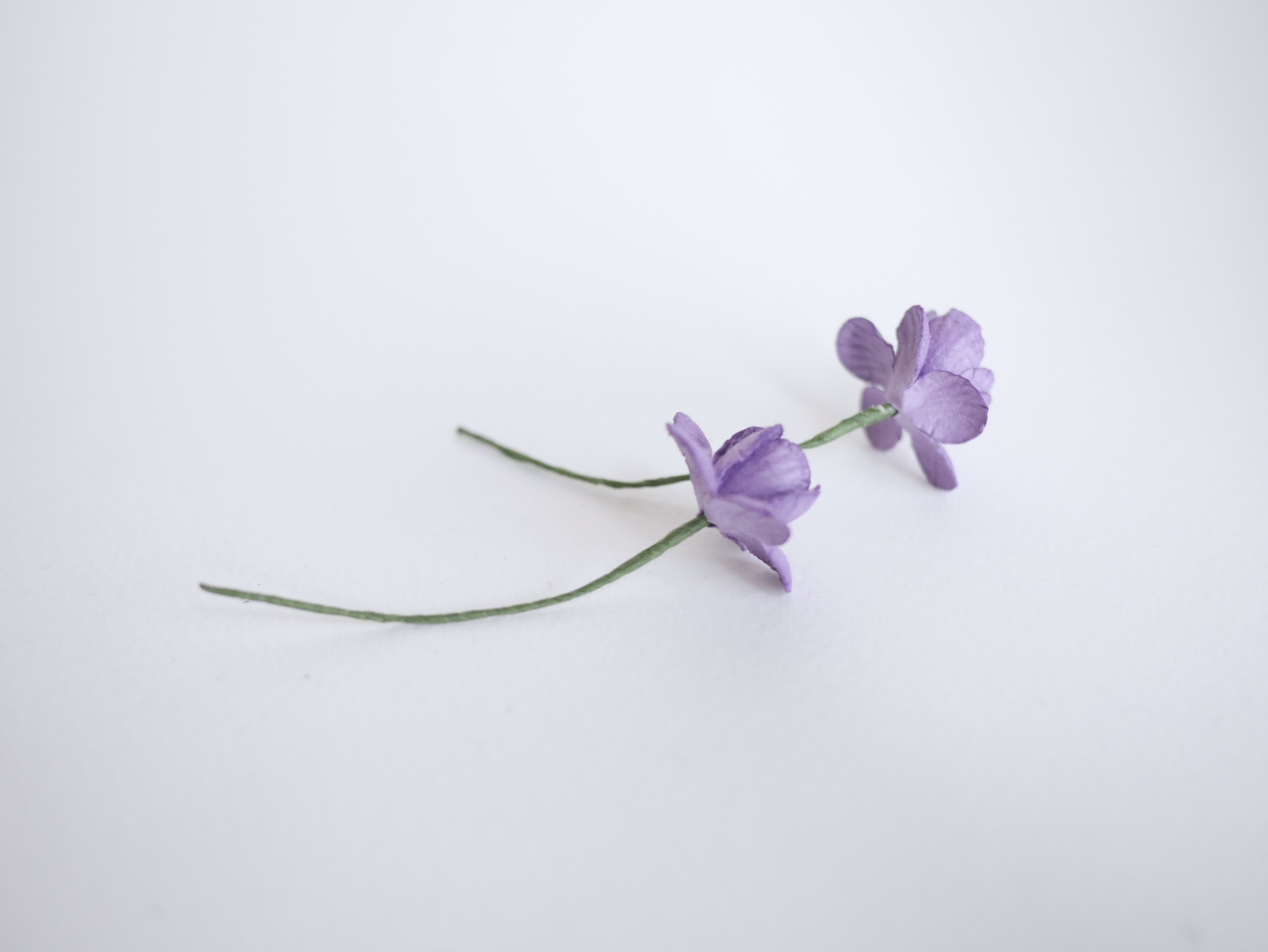 ดอกไม้กระดาษสา ดอกซากุระกระดาษ ขนาดเล็ก ดอกไม้กระดาษสาราคาส่ง ดอกไม้กระดาษสำหรับตกแต่งของชำร่วย งานแต่งงาน ทำช่อดอกไม้ติดอกเจ้าบ่าว ข้อมือดอกไม้เจ้าสาว ขนาด 2.5 cm. 50 ดอก สีม่วงเข้ม Paper flowers supplies: DIY wedding tools small Cherry blossom (Sakura)