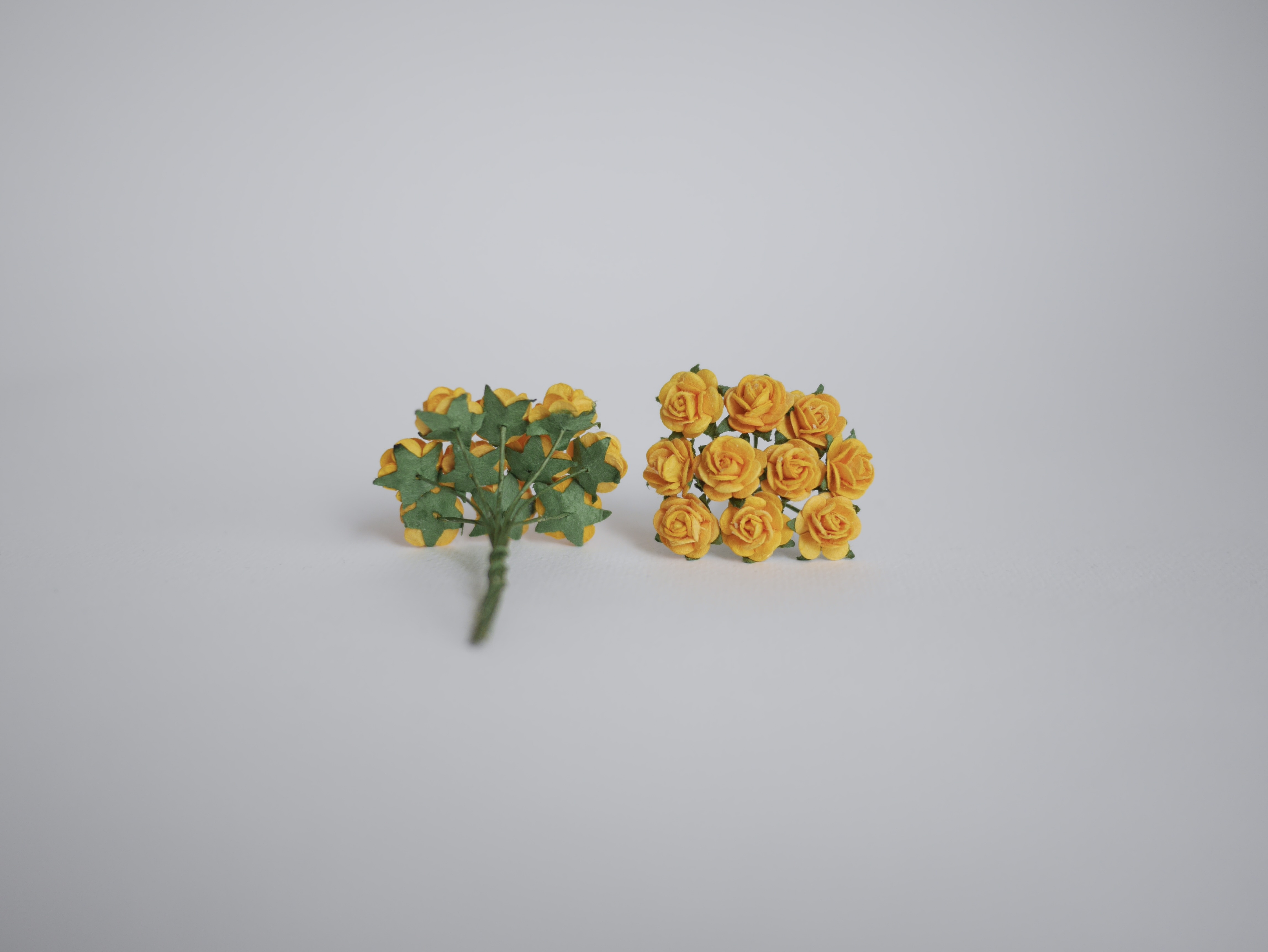 ดอกไม้กระดาษสา ดอกกุหลาบจิ๋ว ขนาดเล็ก สำหรับตกแต่ง ของชำร่วย ดอกกุหลาบ กระดาษสา สีครีมเหลืองมัสตาด ขนาด 1 cm. จำนวน 100 ดอก/1 ถุง