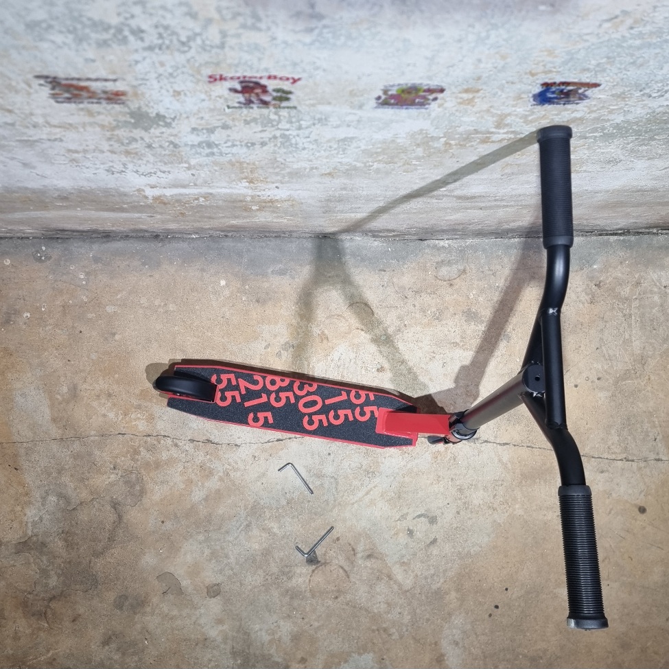 [0211] kid scooter 2ล้อ เบรกหลัง สำหรับเด็กโต เล่นท่าได้ สูง 83cm