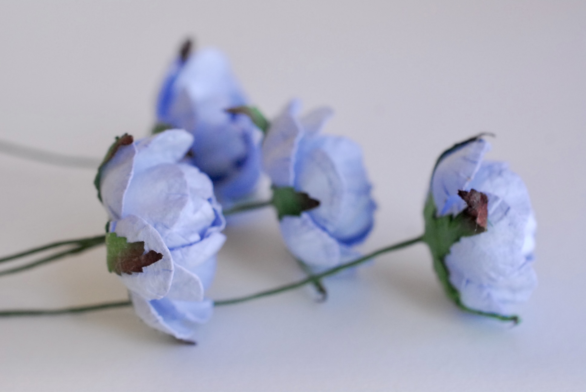 ดอกไม้กระดาษสาราคาส่ง, ดอกไม้กระดาษ,สำหรับตกแต่งของชำร่วย งานแต่งงาน ดอกกุหลาบกลม peony ขนาด 3.5 cm. จำนวน 25 ดอก, สีน้ำเงินตุ่น Paper Flowers, Peony flowers supplies size 3.5 cm./ 25 pieces, handmade flowers, peony pale blue color.