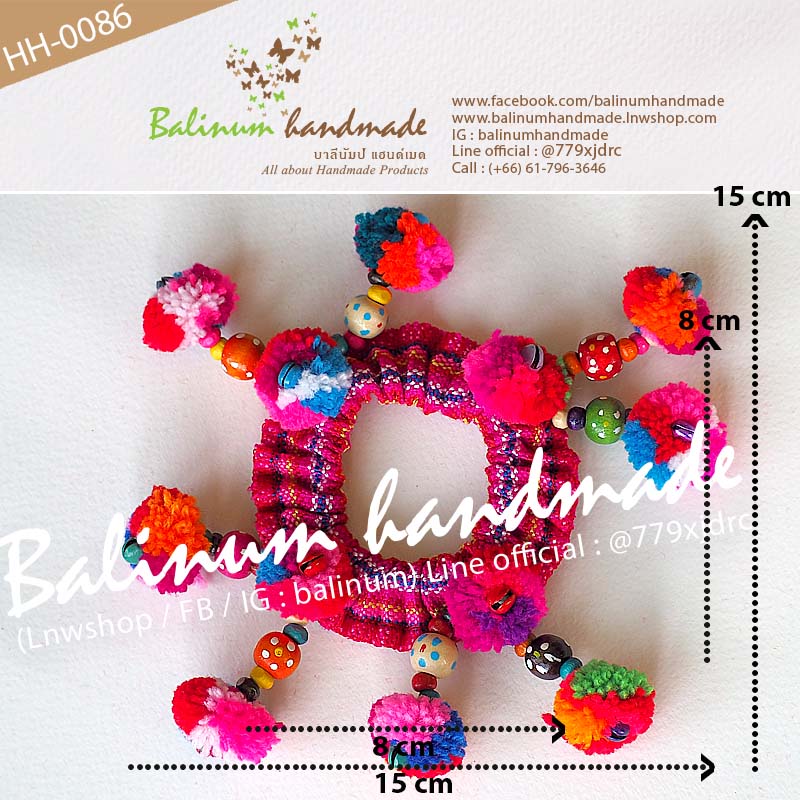 (1 ชิ้น) ยางรัดผมชาวเขาชาวดอย ที่มัดผมโดนัทพวงมาลัยปอมปอมแฮนด์เมด DIY ประดับปอมปอม ผ้า ลูกปัดไม้ และกระพรวนหลากสี สไตล์โบฮีเมียนชาวเขาชาวดอย เด็กหรือผู้ใหญ่ก็ใช้ได้ สามารถใช้รัดผม รวบผม เกล้าผม หรือมวยผมก็ได้ ดูเก๋ น่ารัก และมีสไตล์มากค่ะ หลายสี (Multi-color)