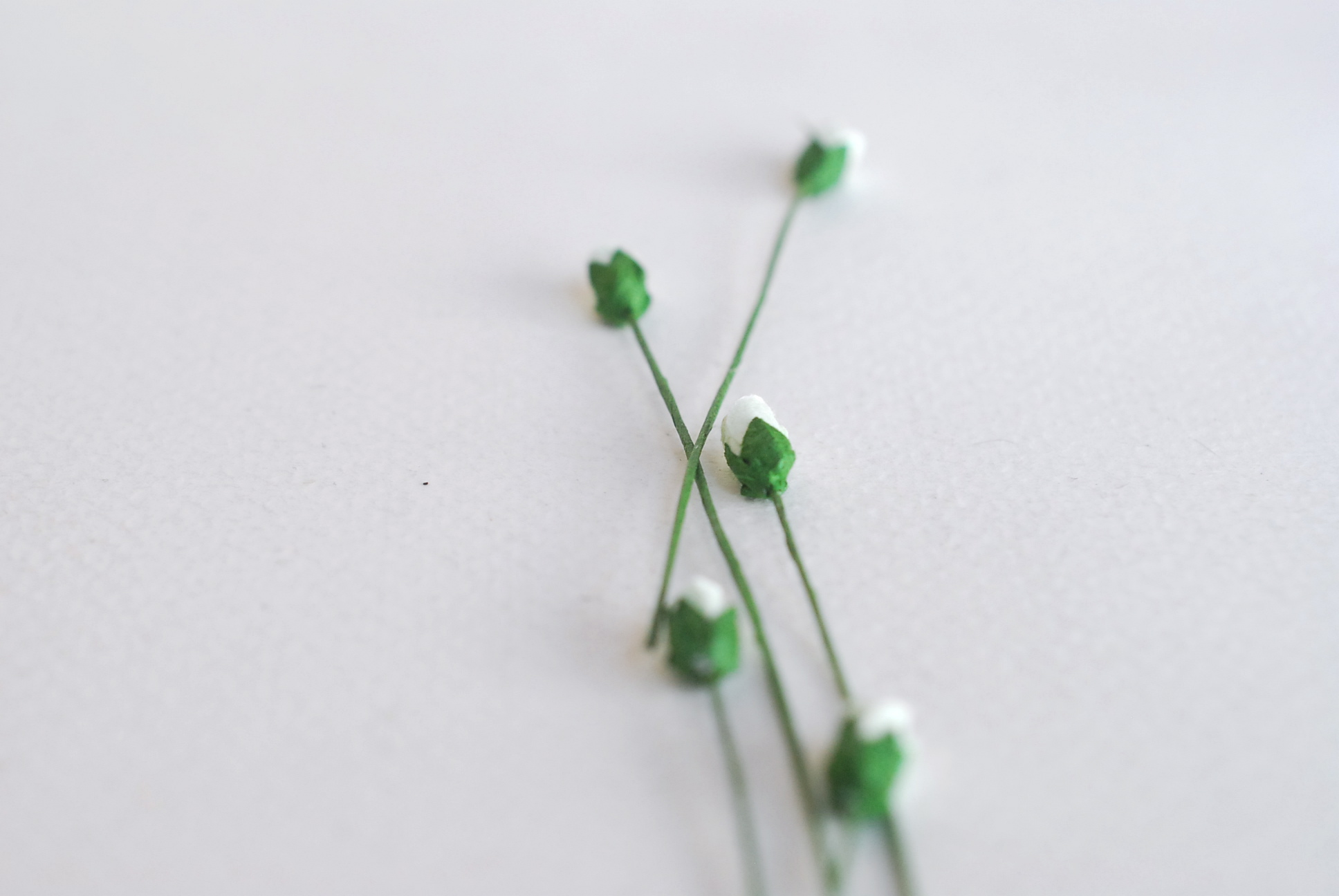 ดอกไม้กระดาษสา ดอกไม้กระดาษสา จตุจักร งานประดิษฐ์ ดอกไม้ทำข้อมือเพื่อนเจ้าสาว แต่งงาน, ดอกกุหลาบตูม 100 ดอก สีเขียวมิ้น color ขนาด 0.5x0.8 cm. paper flowers, budding roses flower 0.5x0.8 cm. 100 pieces. mint color.