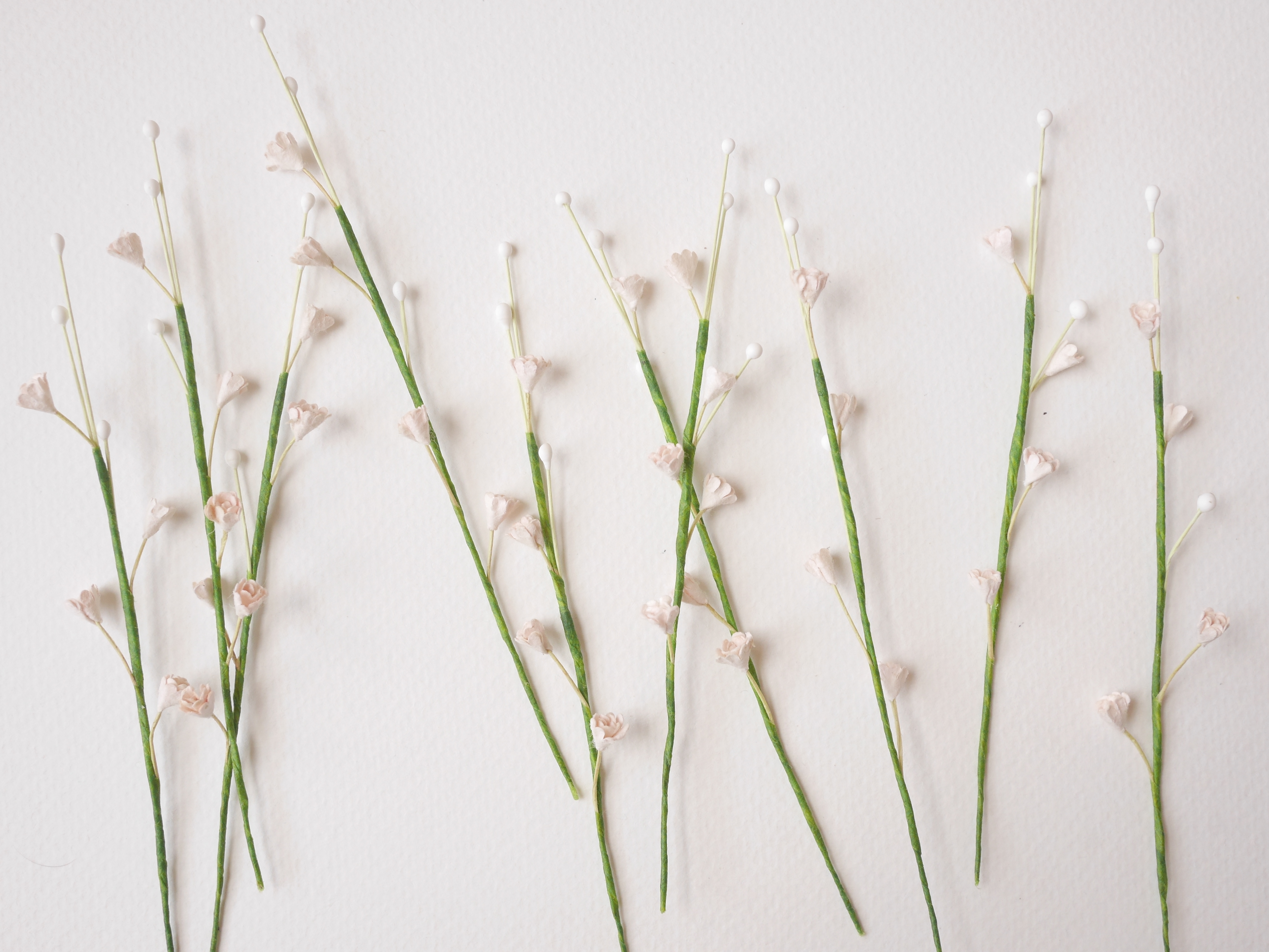 ดอกไม้ประดิษฐ์, ดอกไม้กระดาษสา, ดอก gypsophila, ดอกยิปโซ, ดอกยิปโซก้าน เกสรสีขาว งานประดิษฐ์ตกแต่งของชำร่วย, ดอกไม้ทำพานพุ่ม,พานพวงมาลัย, พานรับไหว้, ขนาด 0.5 cm. สีชมพู ก้านลวดสีเขียว