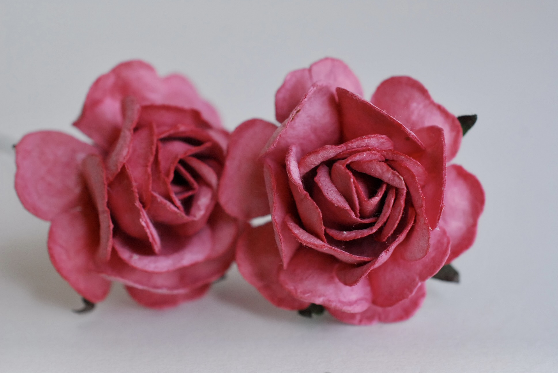 ดอกไม้กระดาษสา ดอกกุหลาบกระดาษสา ดอกไม้กุหลาบ ดอกไม้ประดิษฐ์ สำหรับตกแต่ง หรืองานแต่งงาน สีชมพูตุ่น color code #115-1 ขนาด 3.5 cm. จำนวน 25 ดอก Paper flowers, handmade flowers, small roses paper size 3.5 cm. 25 pieces, pink dusty color.