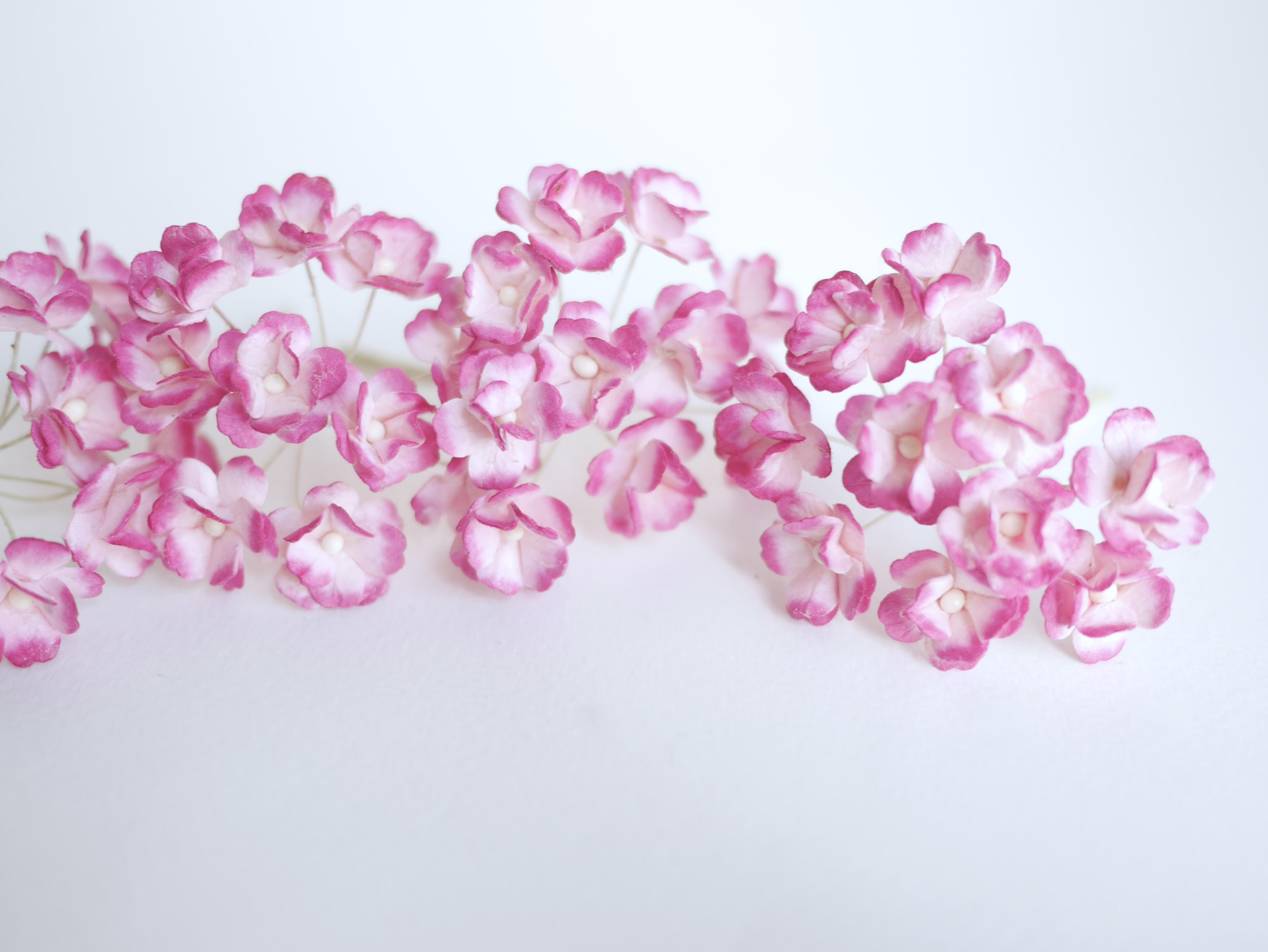 ดอกไม้กระดาษสา ราคาส่ง, ดอกไฮเดรนเยียกระดาษสา ดอกไม้ประดิษฐ์ ตกแต่งงานแต่งงาน ประดิษฐ์ข้อมือเพื่อนเจ้าสาว ขนาด 1.5 cm., สำหรับของชำร่วย, งานแต่งงาน, ดอกไม้ทำข้อมือเจ้าสาว สีบานเย็นปัด magenta brush pink จำนวน 100 ดอก Paper flower,100 Pieces mulberry hyden