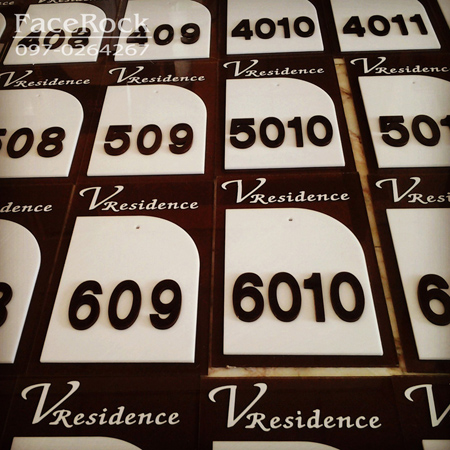 ป้ายเลขห้องพักอะคริลิค Vresidence