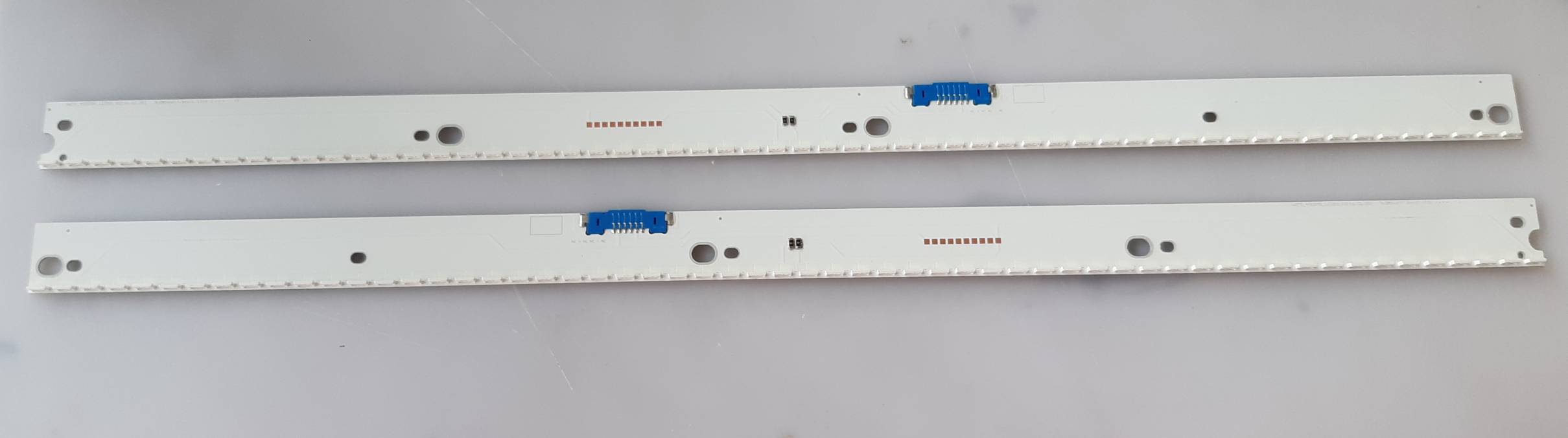 หลอดใหม่อันที่ 460 Samsung UE49KU6500U UE49KU6450 BN96-39671A 39672A 39882A ยาว532 หลอด58ดวง 980บาท XLY230516100182