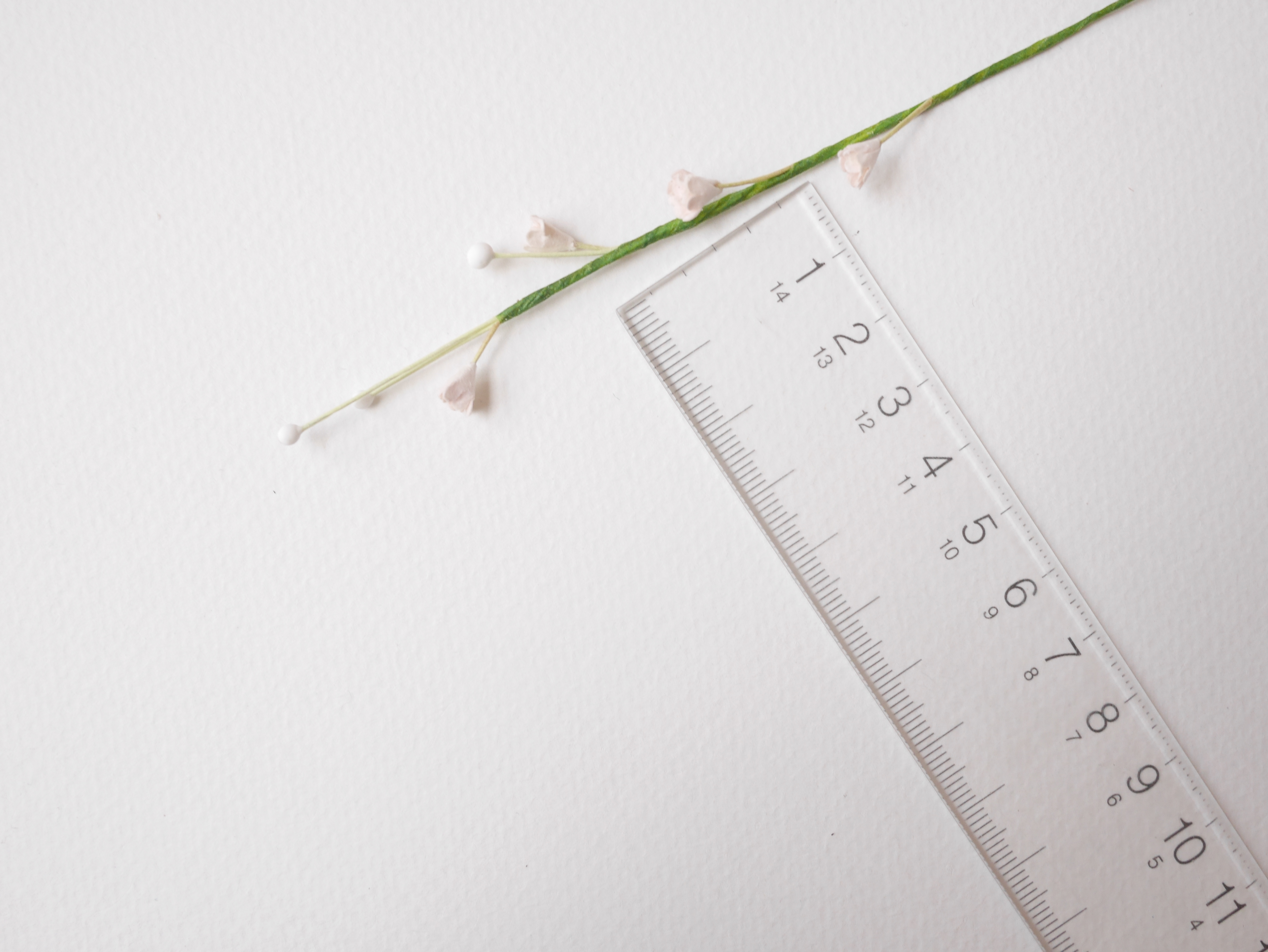 ดอกไม้ประดิษฐ์, ดอกไม้กระดาษสา, ดอก gypsophila, ดอกยิปโซ, ดอกยิปโซก้าน เกสรสีขาว งานประดิษฐ์ตกแต่งของชำร่วย, ดอกไม้ทำพานพุ่ม,พานพวงมาลัย, พานรับไหว้, ขนาด 0.5 cm. สีชมพู ก้านลวดสีเขียว