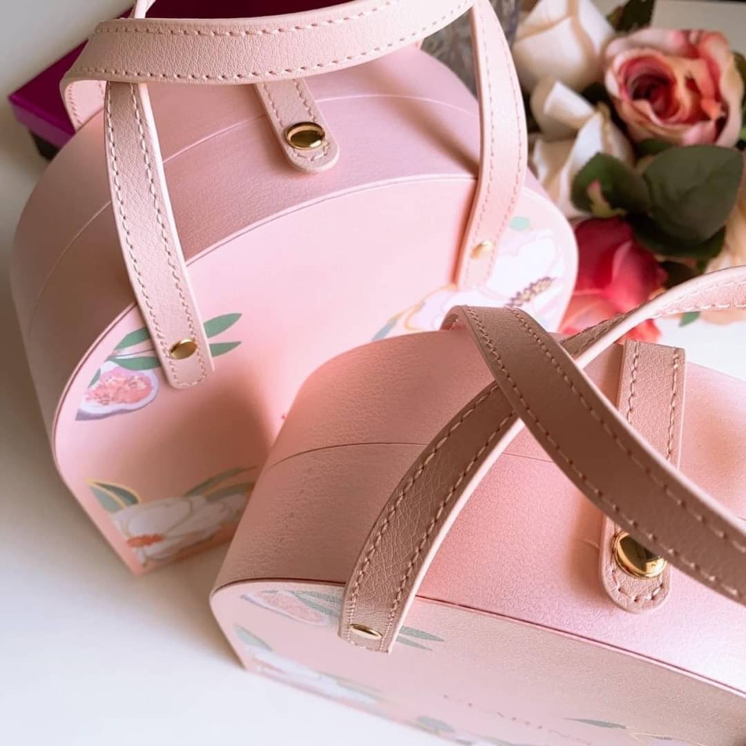 กระเป๋าเครื่องสำอาง Clarins Peach Hand Bag สีพีช