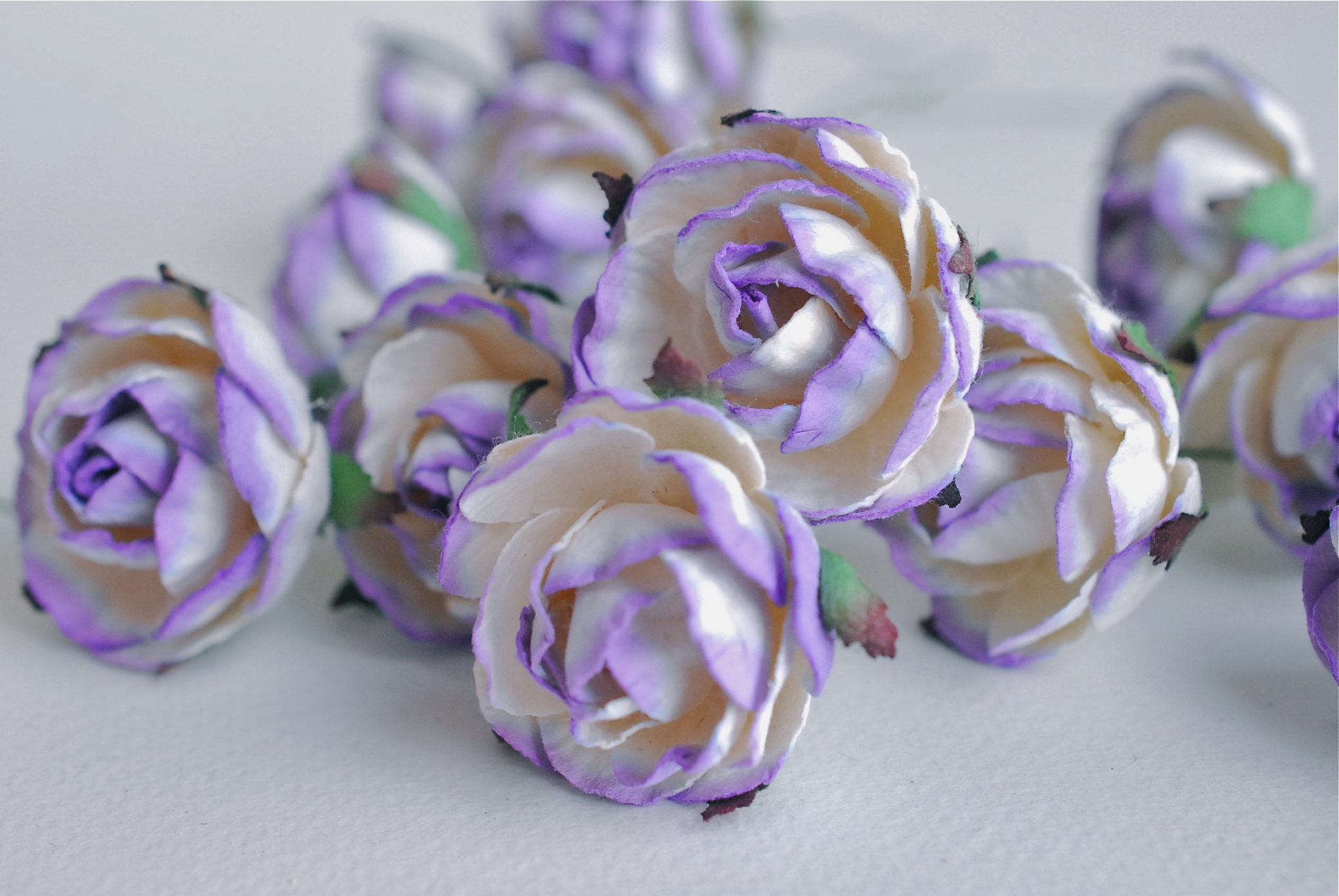 Paper flower, English peony Ranunculus roses 25 pcs., size 3.5 cm., soft purple color. ดอกไม้กระดาษสา ดอกกุหลาบขนาด 3.5 cm. จำนวน 25 ดอก, สี