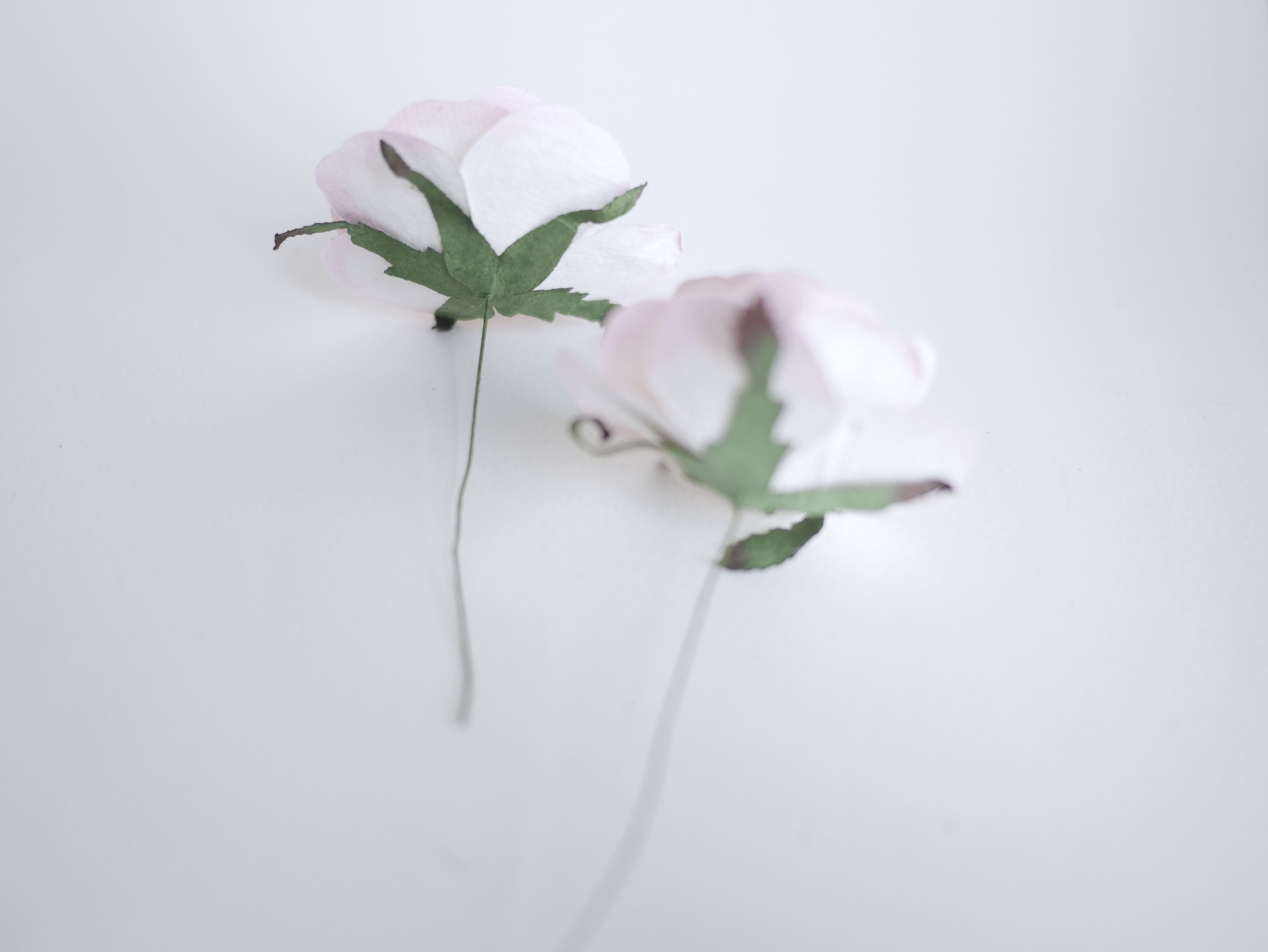 ดอกไม้กระดาษสา ดอกไม้กุหลาบกระดาษ ดอกกุหลาบกระดาษ ขนาด 6.5 cm.,จำนวน 10 ดอก, สำหรับของชำร่วย, งานแต่งงาน, สีชมพูอ่อนปัดขาว Paper flower, 10 Pieces mulberry rose, 6.5 cm. soft pink brush white color