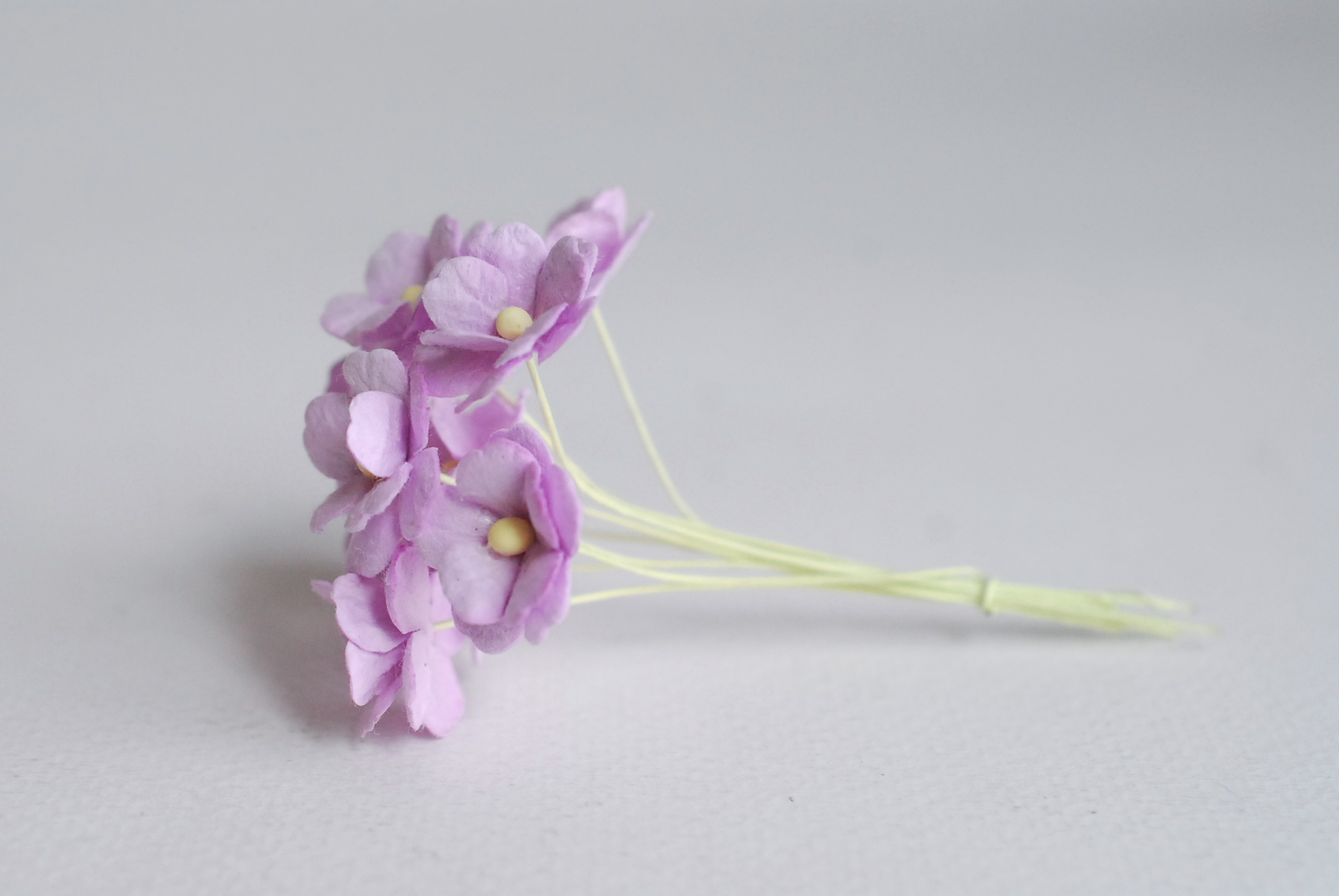 ดอกไม้กระดาษสา ราคาส่ง, ดอกไฮเดรนเยียกระดาษสา ดอกไม้ประดิษฐ์ ตกแต่งงานแต่งงาน ประดิษฐ์ข้อมือเพื่อนเจ้าสาว ขนา่ด 1.5 cm., สำหรับของชำร่วย, งานแต่งงาน, ดอกไม้ทำข้อมือเจ้าสาว สีม่วงอ่อน จำนวน 100 ดอก Paper flower,100 Pieces mulberry hydenyia, pale purple col