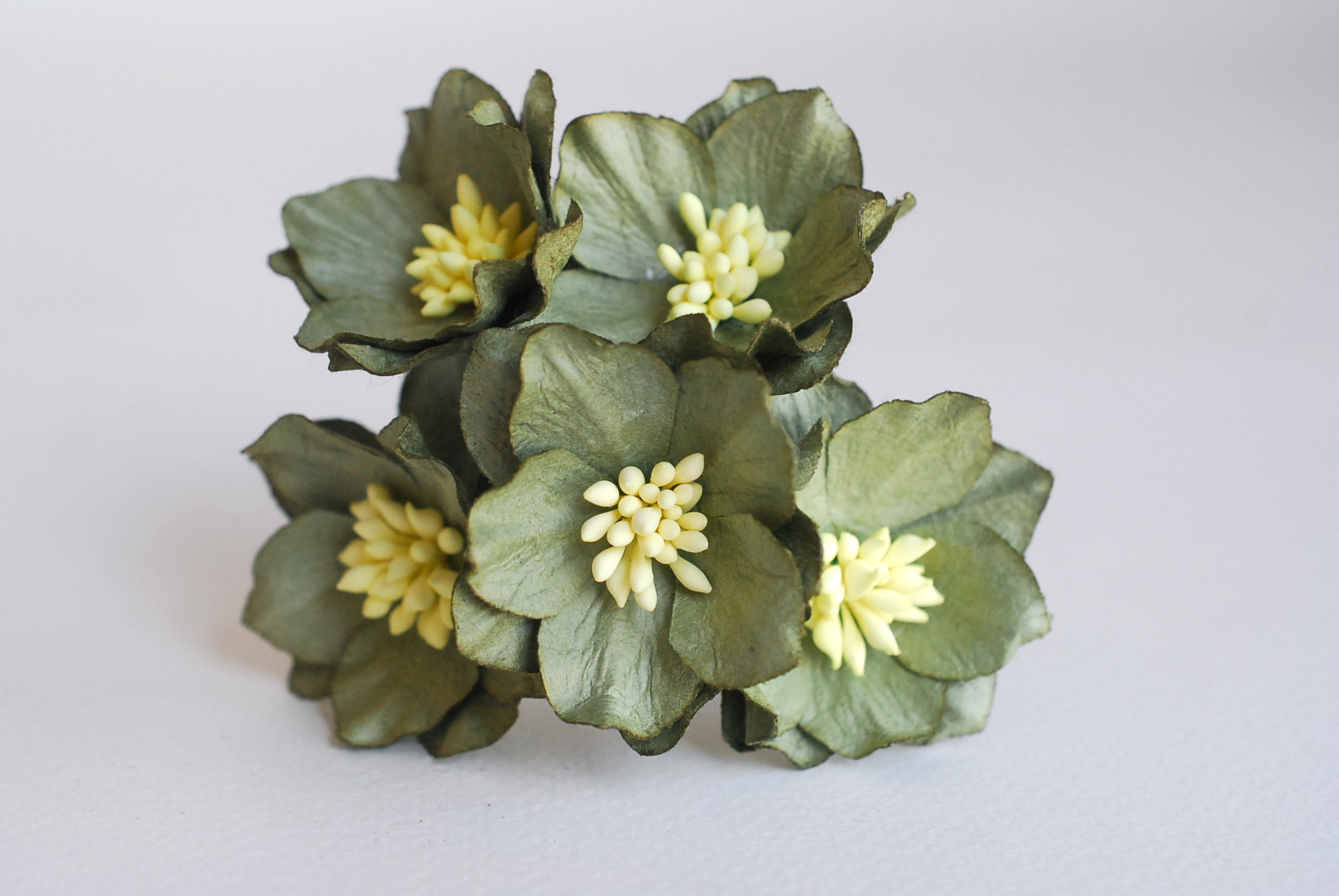 ดอกไม้กระดาษสา ดอกโลตัสอินโดนิเซียกระดาษ ดอกไม้กระดาษสาราคาส่ง ดอกไม้กระดาษสำหรับตกแต่งของชำร่วย งานแต่งงาน ทำช่อดอกไม้ติดอกเจ้าบ่าว ข้อมือดอกไม้เจ้าสาว ขนาด3.5 cm. 25 ดอก สีเขียวทหารเข้ม Paper flowers supplies: DIY wedding tools Big Cherry blossom (Lotus