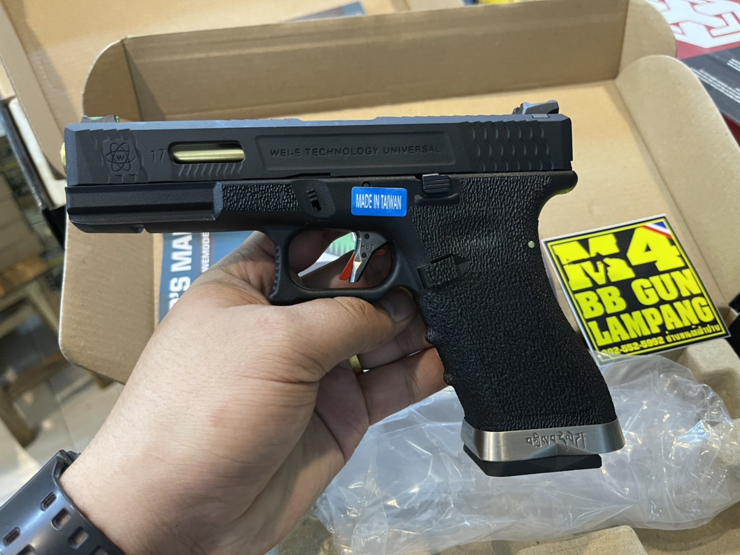 WE Glock17 Custom G-Force – เฟรมดำ สไลด์ดำ ลำกล้องทอง T5