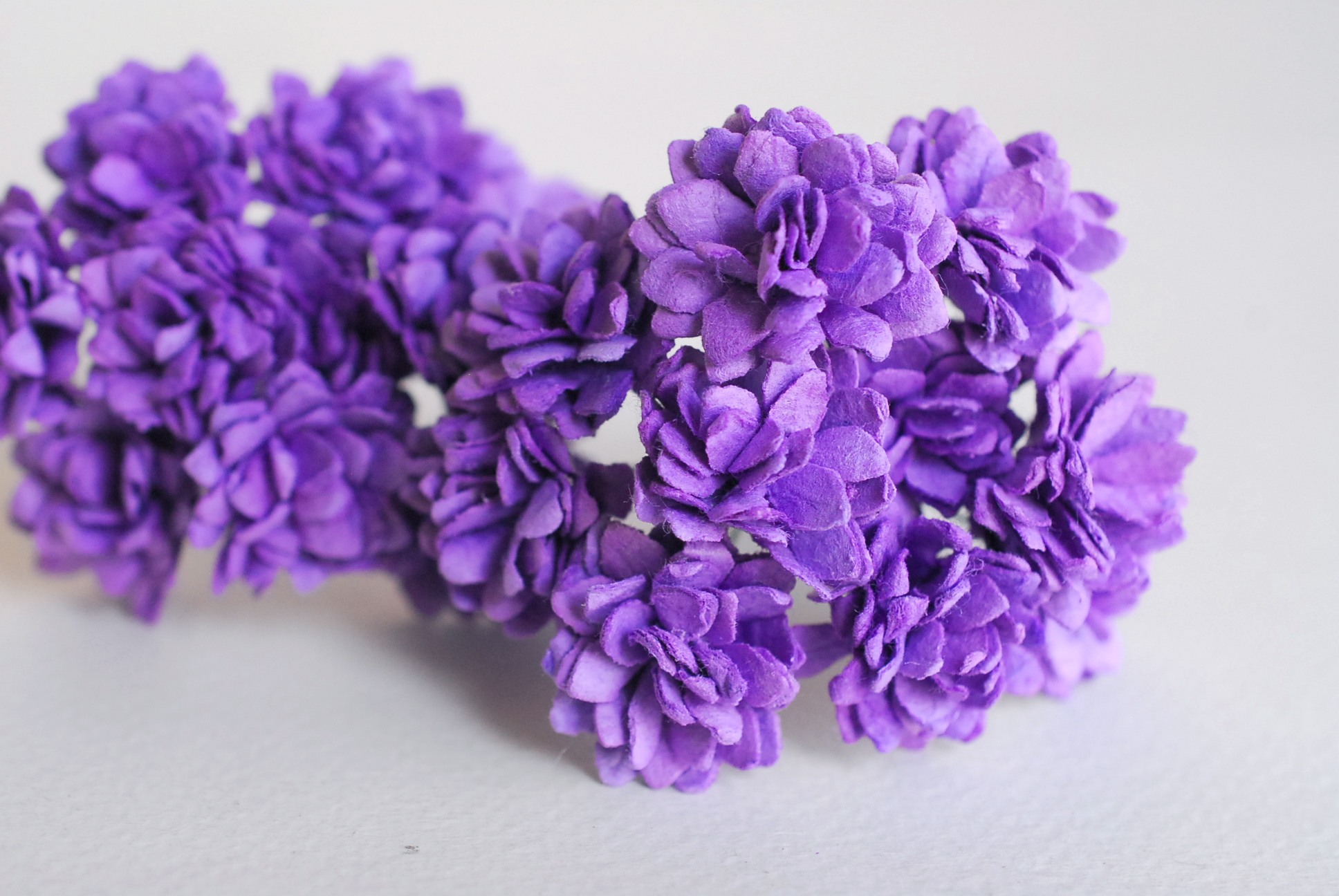 ดอกไม้ประดิษฐ์, ดอกไม้กระดาษสา, ดอก gypsophila, ดอกยิปโซ งานประดิษฐ์ตกแต่งของชำร่วย, ดอกไม้ทำพานพุ่ม,พานพวงมาลัย, พานรับไหว้, ขนาด 2 cm. สีม่วง