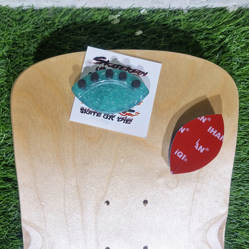 [0302] หินเบรกไฟลุก ติดแผ่นไม้สเก็ตบอร์ด ยกหน้าไม่มีหงาย ป้องกันบอร์ดเป็นรอย brake Tail guard