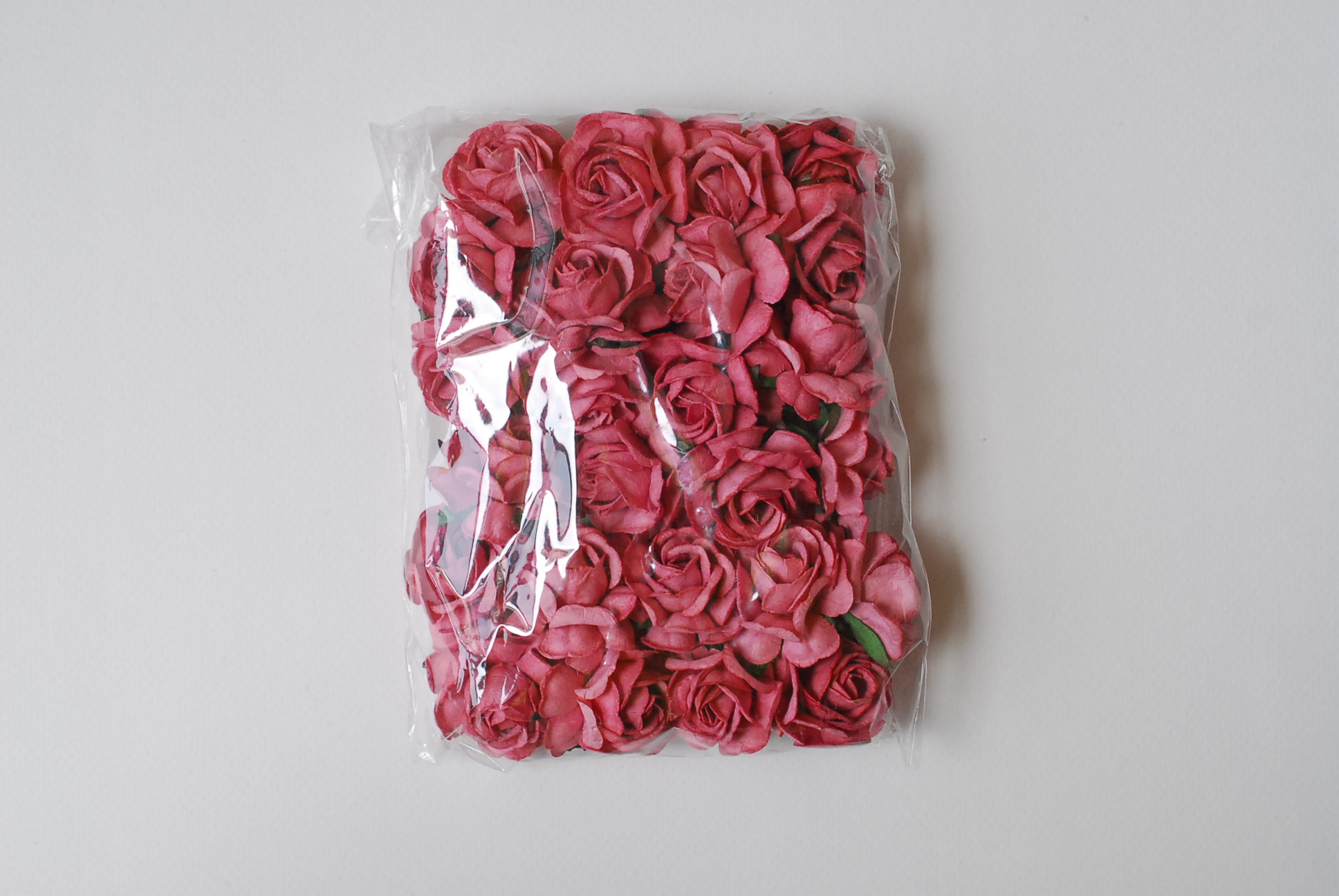 ดอกไม้กระดาษสา ดอกกุหลาบกระดาษสา ดอกไม้กุหลาบ ดอกไม้ประดิษฐ์ สำหรับตกแต่ง หรืองานแต่งงาน สีชมพูตุ่น color code #115-1 ขนาด 3.5 cm. จำนวน 25 ดอก Paper flowers, handmade flowers, small roses paper size 3.5 cm. 25 pieces, pink dusty color.