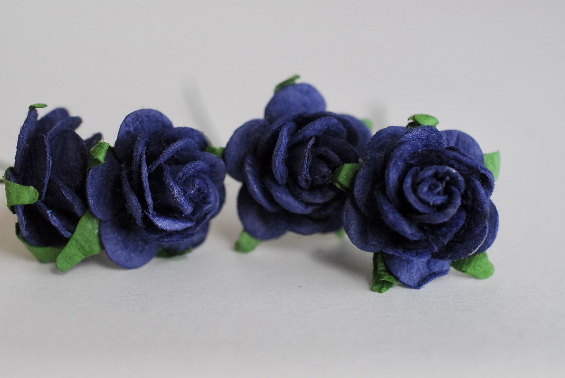 Paper Flowers size 2 cm., mini roses, passion blue color, 50 pcs. ดอกไม้กระดาษสาสีน้ำเงินกรมท่า ขนาด 2 cm. จำนวน 50 ดอก