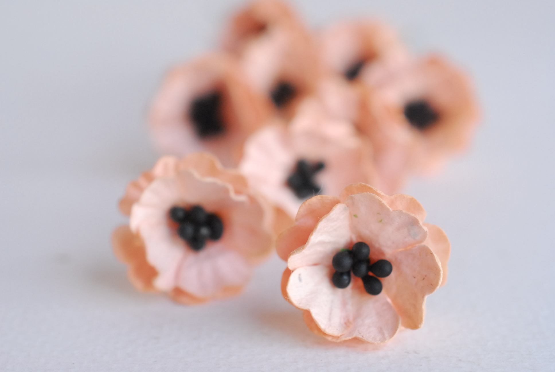 ดอกไม้กระดาษสา ดอกไม้กระดาษสา จตุจักร งานประดิษฐ์ ดอกไม้ทำข้อมือเพื่อนเจ้าสาว แต่งงาน,Red Poppy, ดอกไม้กระดาษ poppy สีpeach ส้ม color ขนาด 2.00 cm. paper flowers, Poppy flowers 2.00 cm. 50 pieces.