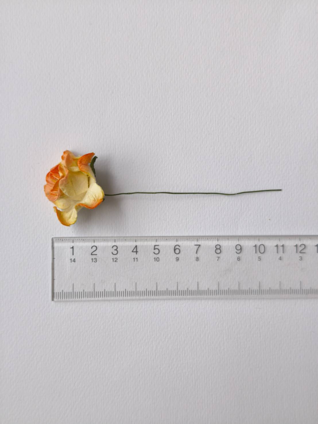 ดอกไม้ประดิษฐ์ ดอกไม้กระดาษสา ตกแต่งงานแต่งงาน งานแต่งงาน ดอกไม้ทำมงกุฎ ดอกกุหลาบขนาด 3.5 cm. 25 ดอก กลีบบิด สีส้มปัดสีครีม