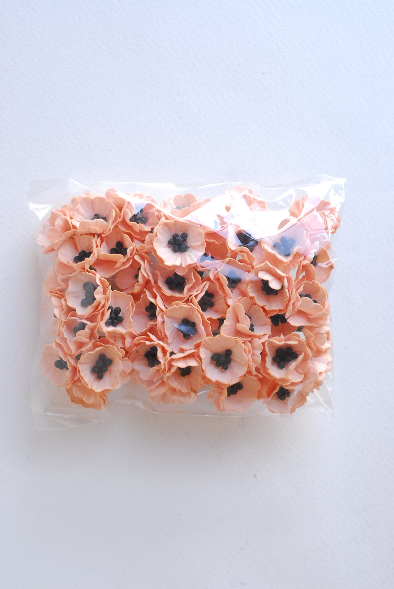 ดอกไม้กระดาษสา ดอกไม้กระดาษสา จตุจักร งานประดิษฐ์ ดอกไม้ทำข้อมือเพื่อนเจ้าสาว แต่งงาน,Red Poppy, ดอกไม้กระดาษ poppy สีpeach ส้ม color ขนาด 2.00 cm. paper flowers, Poppy flowers 2.00 cm. 50 pieces.