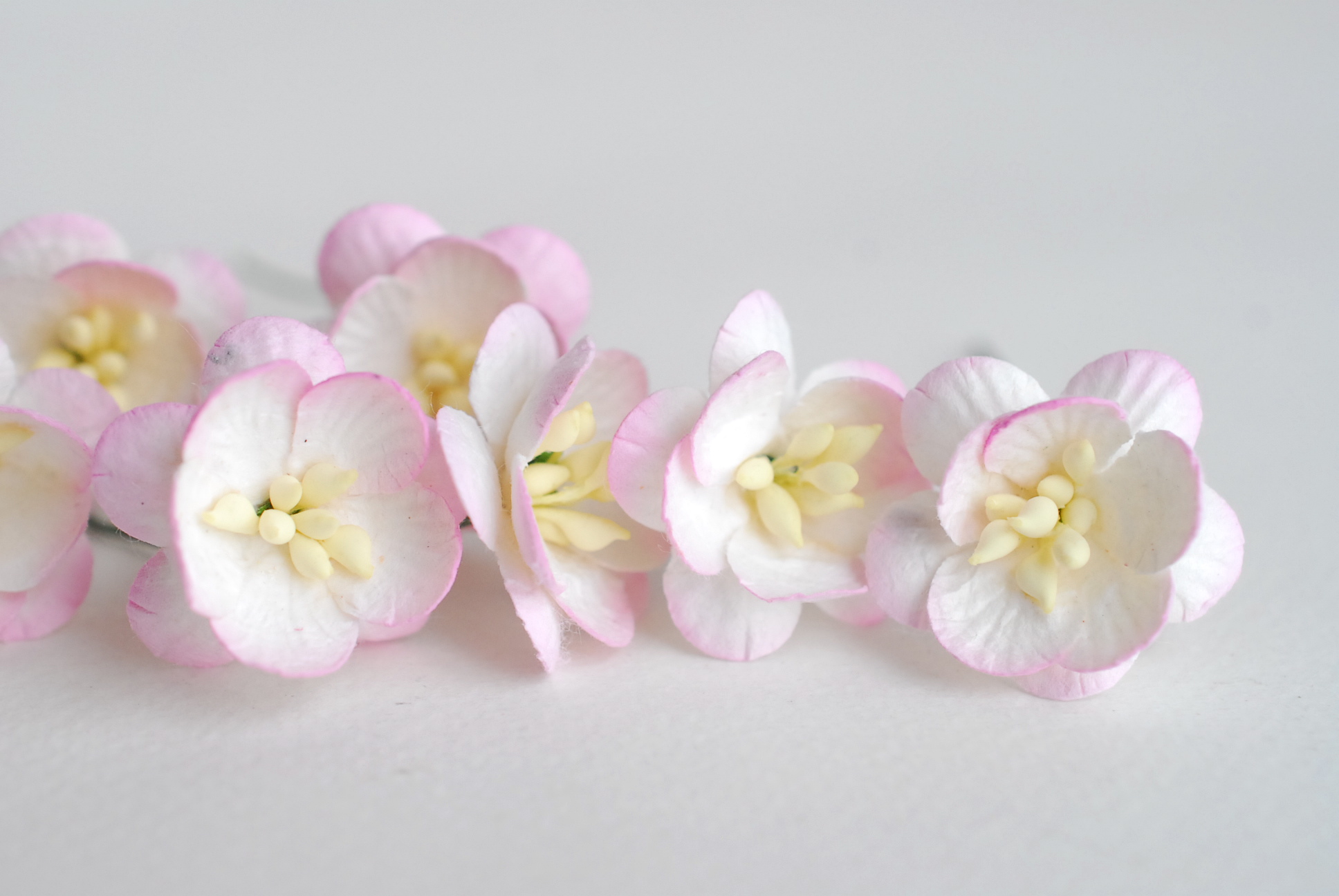 ดอกไม้กระดาษสา ดอกซากุระกระดาษ ดอกไม้กระดาษสาราคาส่ง ดอกไม้กระดาษสำหรับตกแต่งของชำร่วย งานแต่งงาน ทำช่อดอกไม้ติดอกเจ้าบ่าว ข้อมือดอกไม้เจ้าสาว ขนาด2.5 cm. 50 ดอก สีชมพูปัด Paper flowers supplies: DIY wedding tools Cherry blossom (Sakura) 50 pcs. size 2.5