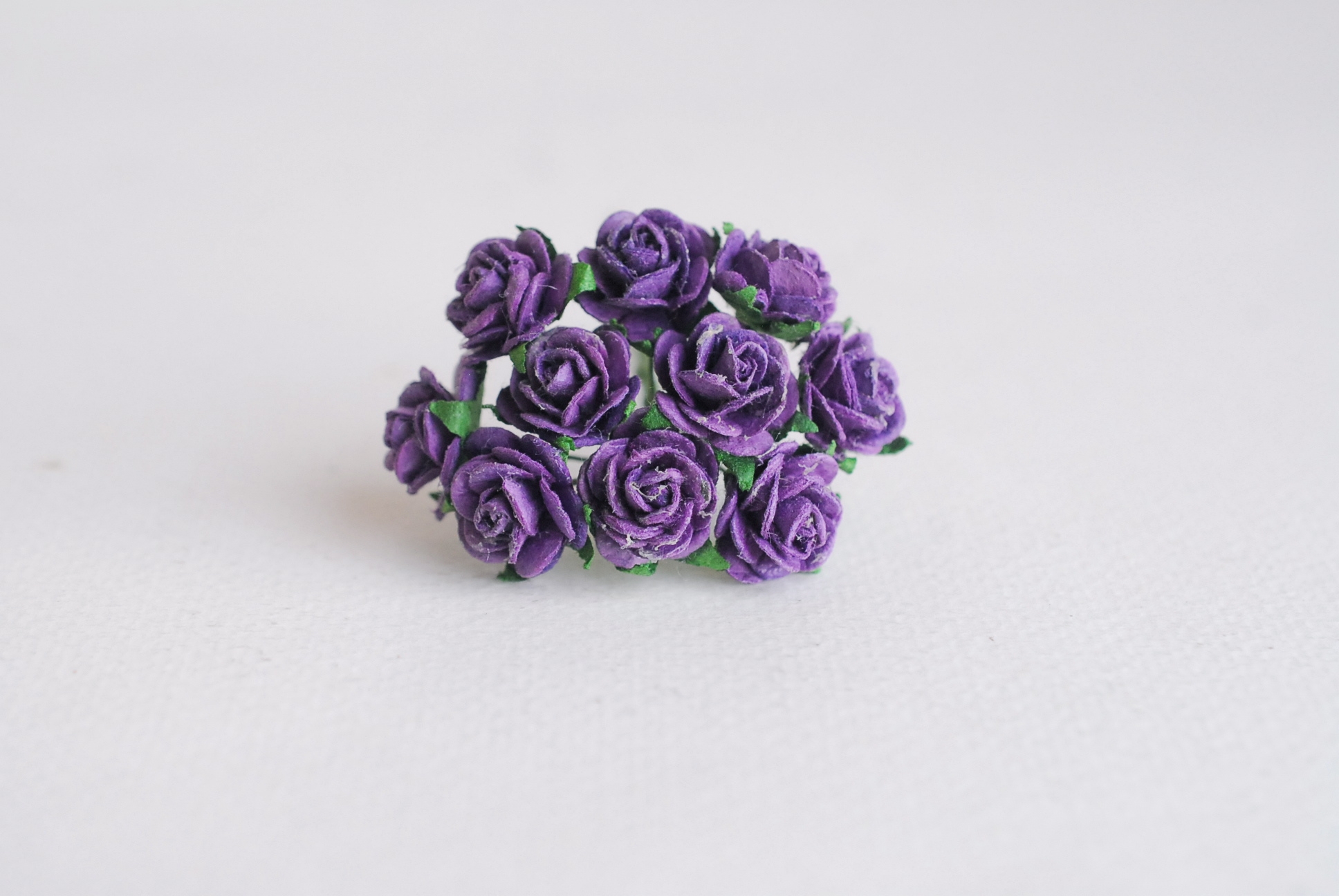 ดอกไม้กุหลาบกระดาษ, ดอกกุหลาบกระดาษสา ดอกกุหลาบจิ๋ว ดอกกุหลาบกระดาษสา สำหรับประดับ ตกแต่งของชำร่วย, งานแต่งงาน สีMIXED ชมพู ม่วง ม่วงเข้ม ฟ้าตุ่น ขนาด 1.5 cm. จำนวน 50 ดอก