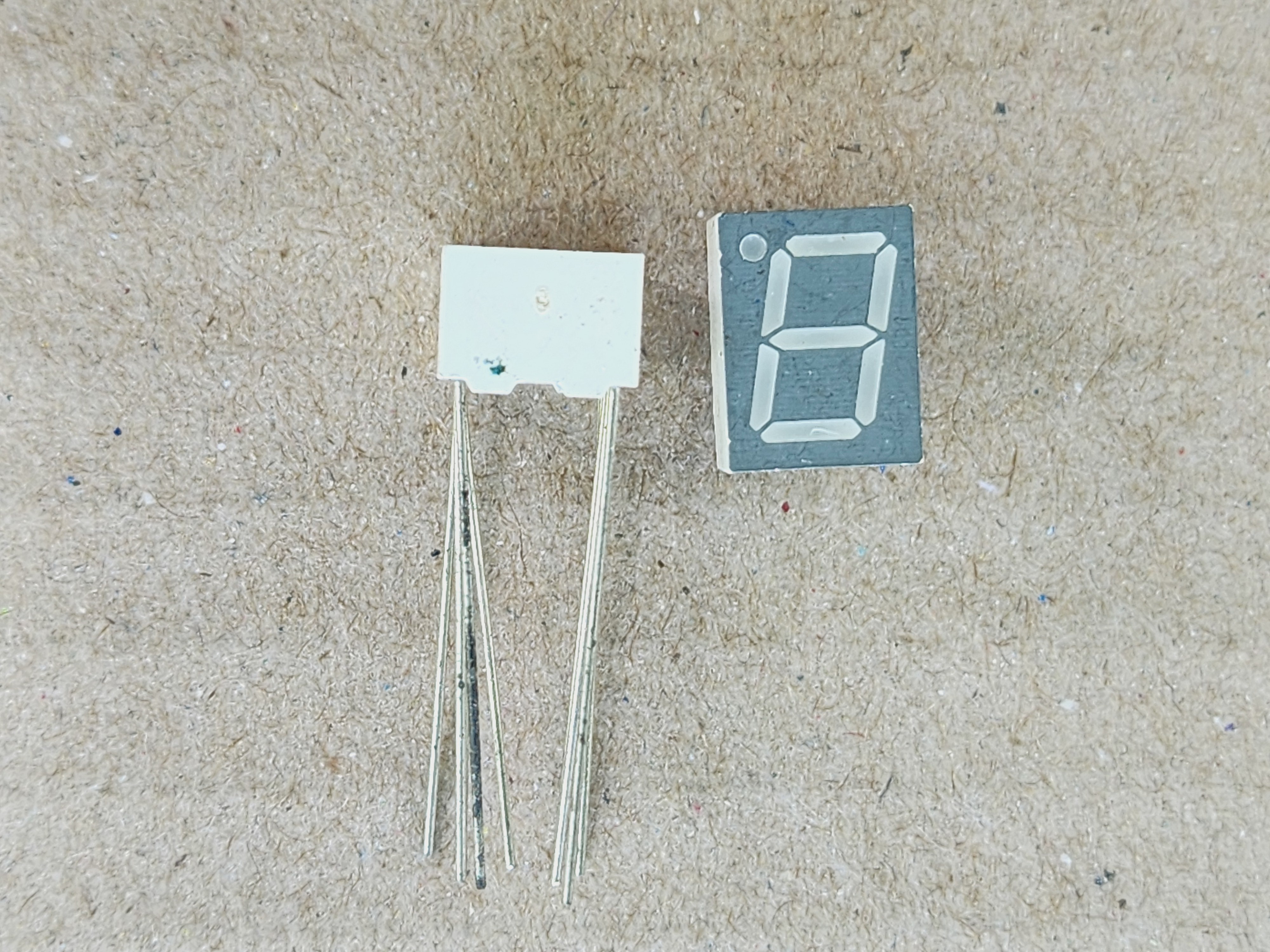 ไดโอดเปล่งแสง หรือ LED ( Light Emitting Diode ) แบบต่างๆ