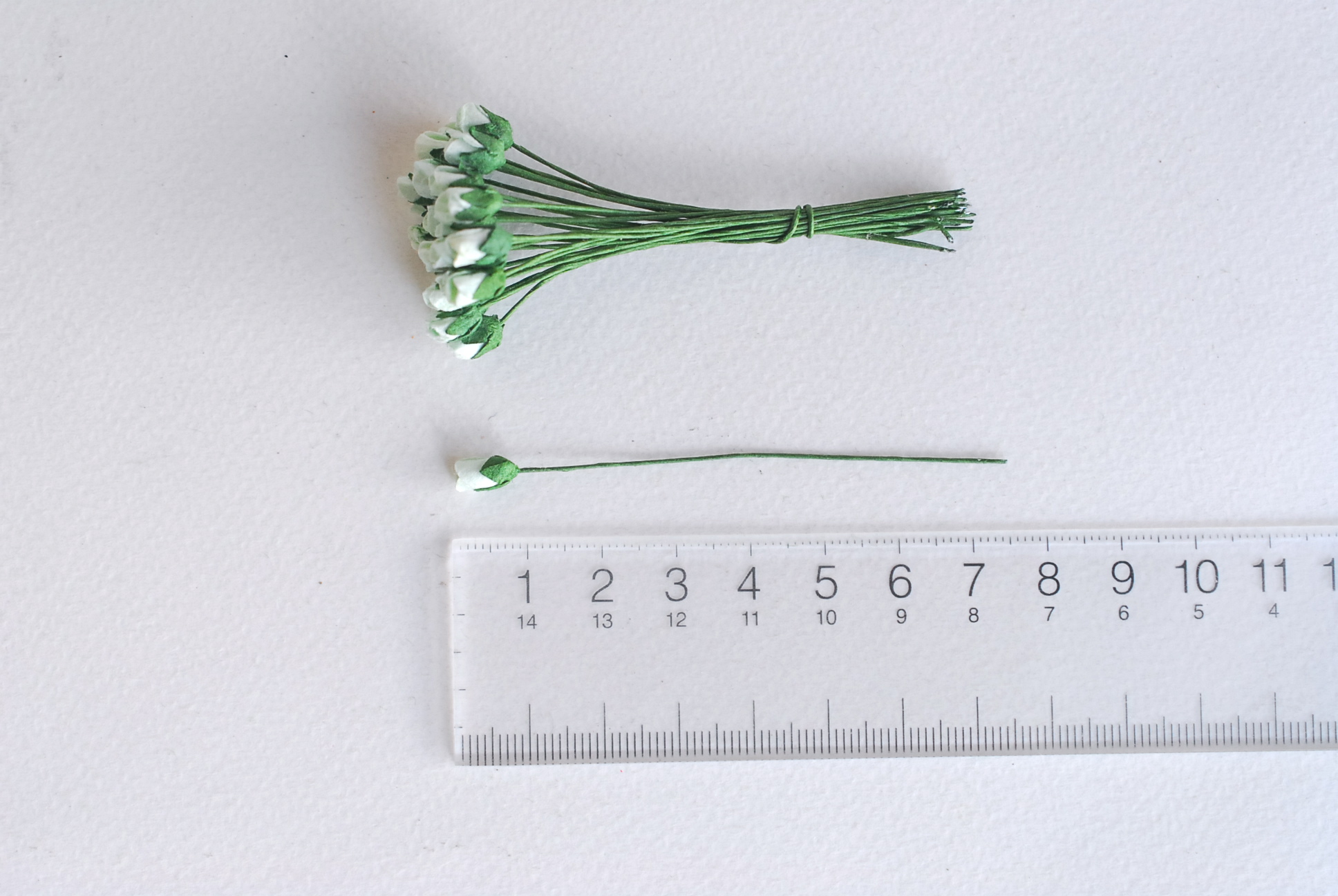 ดอกไม้กระดาษสา ดอกไม้กระดาษสา จตุจักร งานประดิษฐ์ ดอกไม้ทำข้อมือเพื่อนเจ้าสาว แต่งงาน, ดอกกุหลาบตูม 100 ดอก สีเขียวมิ้น color ขนาด 0.5x0.8 cm. paper flowers, budding roses flower 0.5x0.8 cm. 100 pieces. mint color.