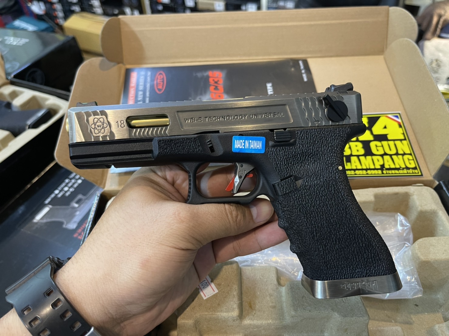 WE Glock18 G-Force Custom – เฟรมดำ สไลด์เงิน ลำกล้องทอง T5