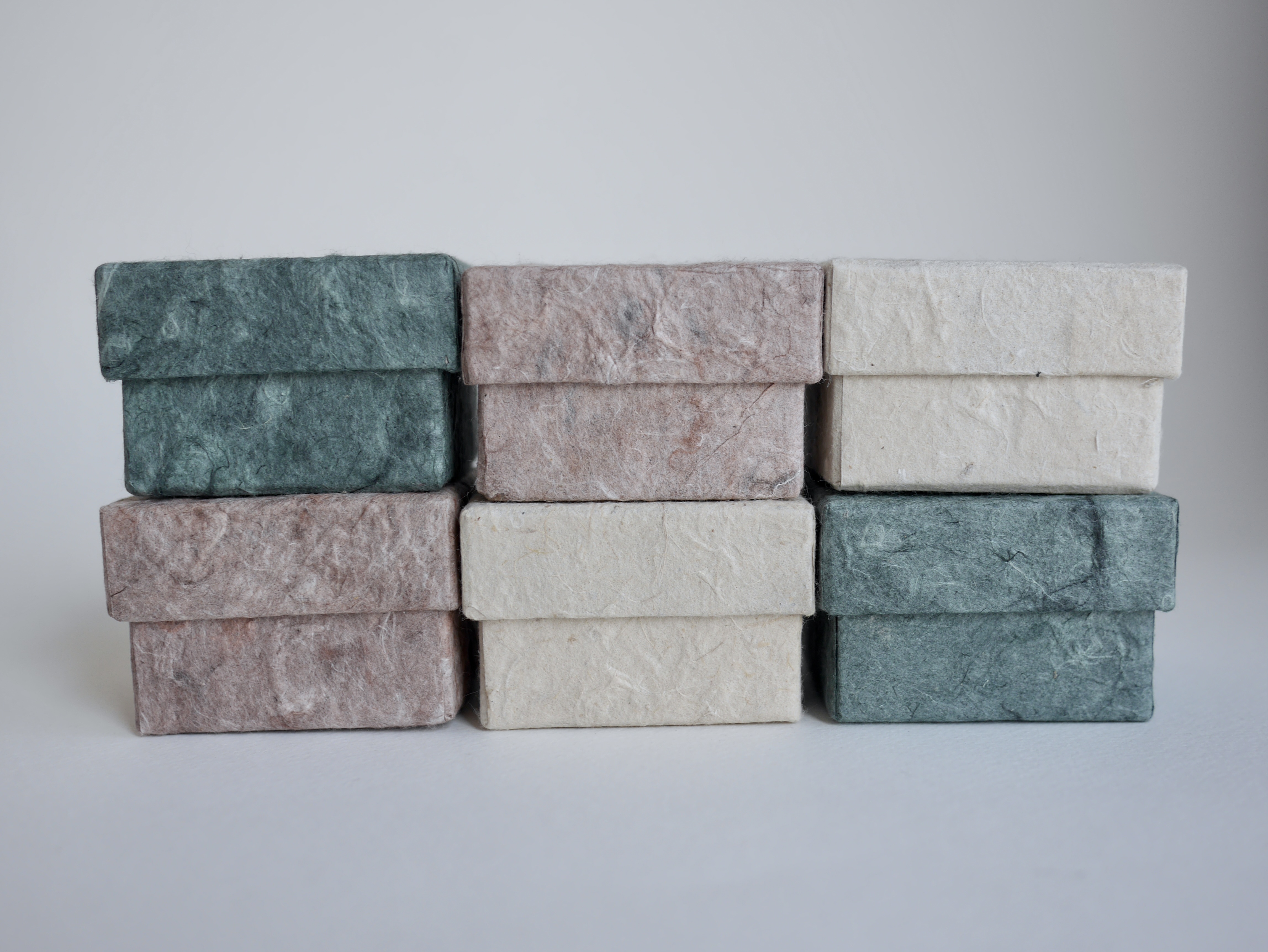 กล่องกระดาษสา กล่องกระดาษ สำหรับใส่ของขวัญ gift ขนาด 6x6x4 เซนติเมตร จำนวน 6 ใบ สี EarthTone สีแดงเลือดหมูตุ่น สีเขียว สีเบจ สีน้ำตาลตุ่น