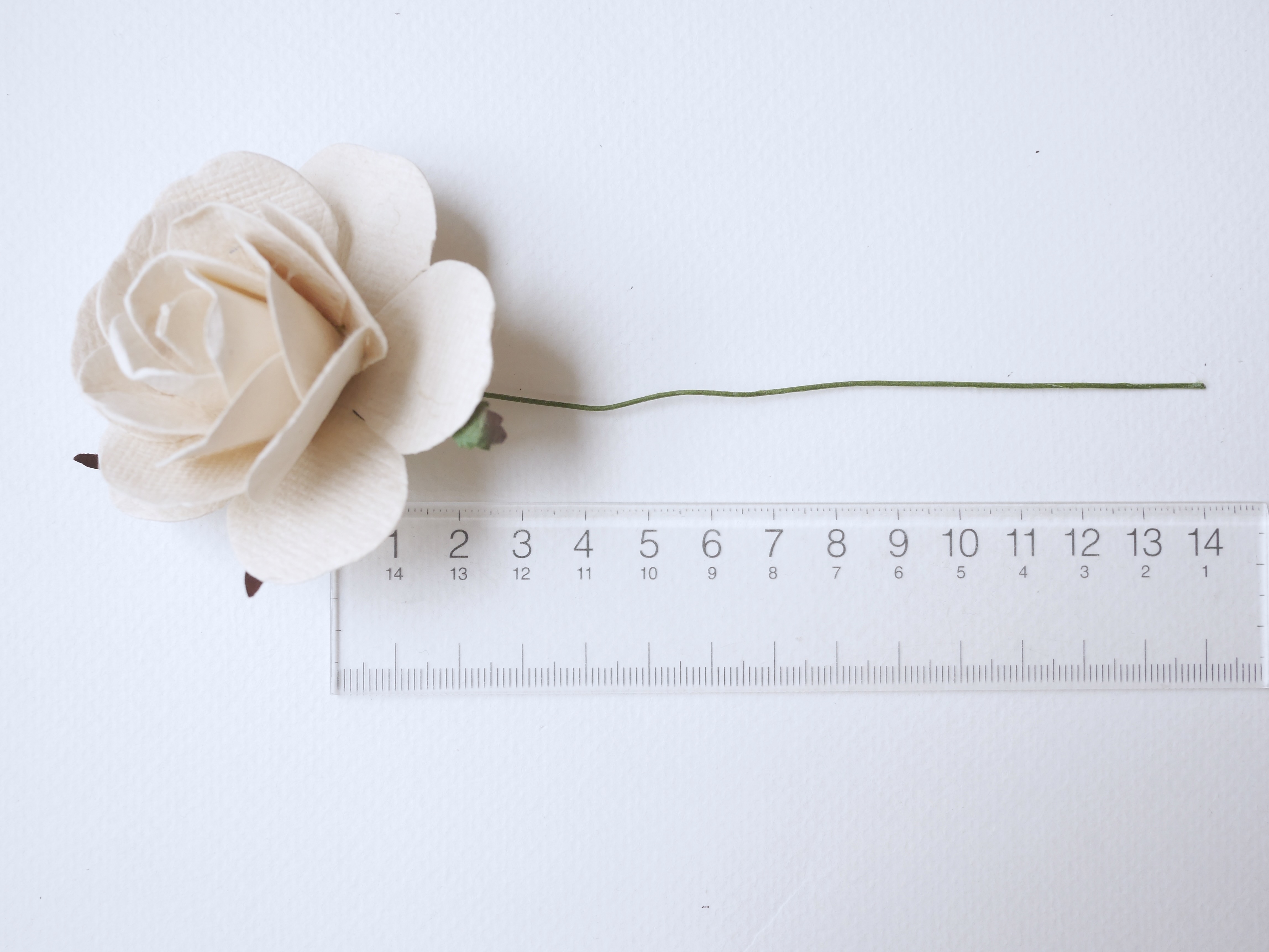 ดอกไม้กระดาษสา ขนาด 6.5 cm., สำหรับของชำร่วย, งานแต่งงาน, สีขาวตุ่น Paper flower, handmade flowers supplies, wedding decoration:10 Pieces mulberry rose, 6.5 cm. of-white color.