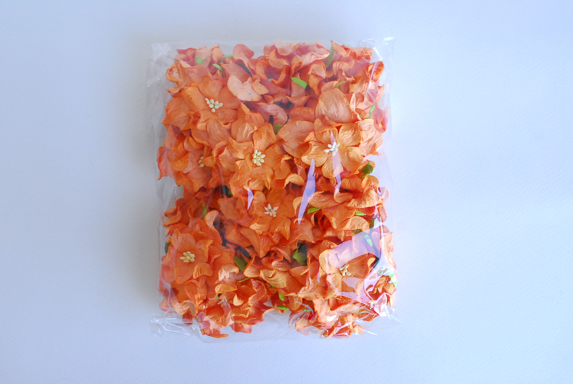 ดอกไม้กระดาษสา ราคาส่ง, ดอกการเดนเนียกระดาษสา ดอกไม้ประดิษฐ์ ตกแต่งงานแต่งงาน ประดิษฐ์ข้อมือเพื่อนเจ้าสาว ขนา่ด 5.5 cm., สำหรับของชำร่วย, งานแต่งงาน, ดอกไม้ทำข้อมือเจ้าสาว สีส้ม จำนวน 25 ดอก Paper flower,25 Pieces mulberry gardenia flowers supplies