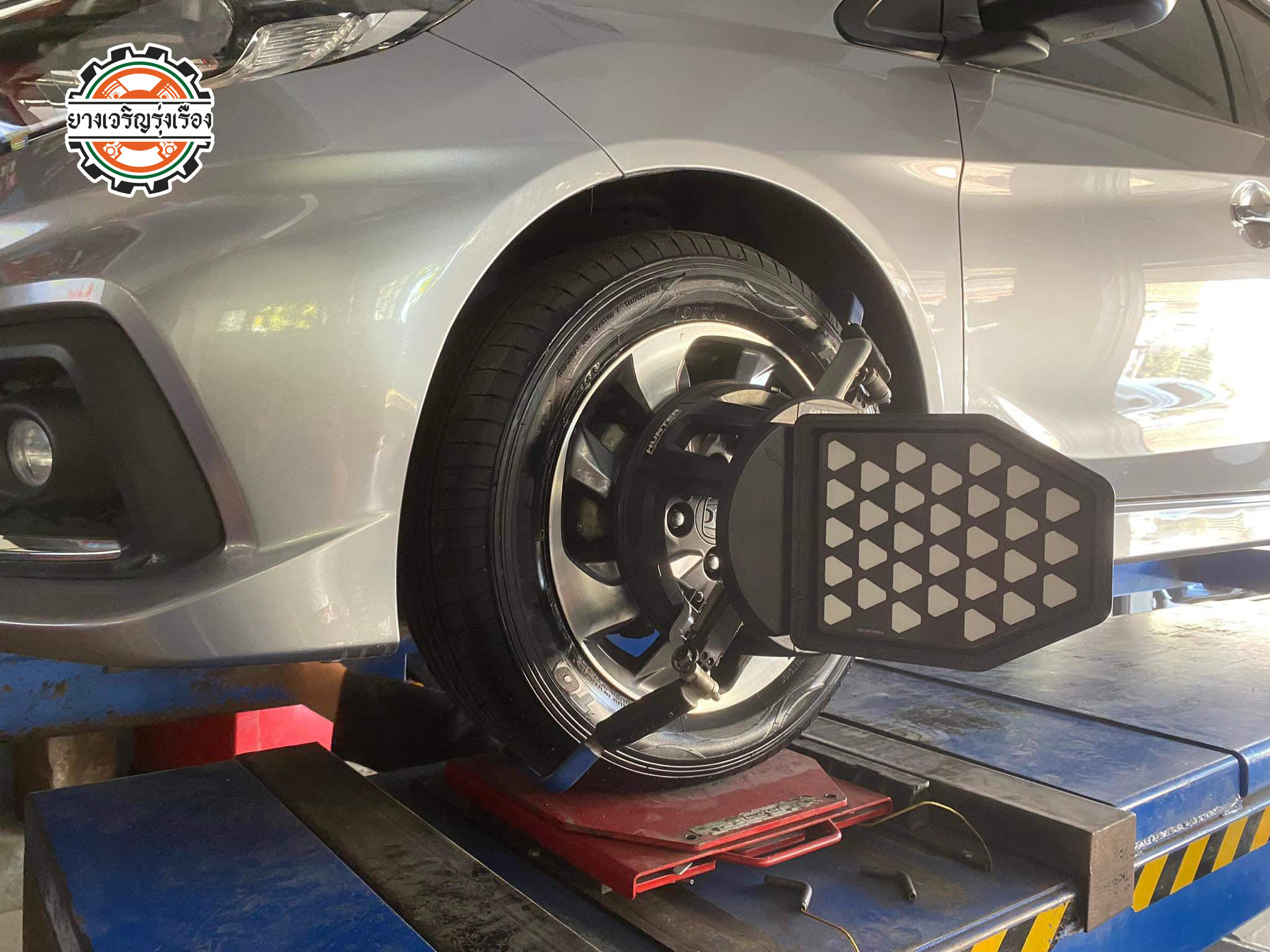 HONDA MOBILIO เข้ารับบริการเปลี่ยนยางรถยนต์ เน้นคุณภาพ ราคาเหมาะสม ☄️TOYO TIRES PROXES CR1 88H ขนาด 195/60R15 𝙊𝙪𝙧 𝙎𝙚𝙧𝙫𝙞𝙘𝙚 บริการทางร้านเรารับทำอะไรบ้าง 🔧 ติดตั้งยางแบบไร้รอย 100% 🔧 บริการสลับยาง ตามอายุ 🔧 มียางรถยนต์ทุกยี่ห้อให้เลือกซื้อ 🔧 เช็คช่วงล่าง แก้ปัญหาให้ตรงจุด 🔧 บริการล้างลิ้นปีกผีเสื้อ 🔧 บริการเช็คระยะรถยนต์ 🔧 เปลี่ยนถ่ายของเหลวทั้งระบบ 🔧 ตั้งศูนย์ด้วยเครื่อง HUNTER นำเข้าจาก USA สอบถามข้อมูลเพิ่มเติม หรือนัดหมายเข้ารับบริการ Tel : 08-6569-1915 Tel : 08-6544-5963 Line id : @88rw Tiktok : https://www.tiktok.com/@88rwycrr Youtube : https://youtube.com/@88rw Facebook : https://www.facebook.com/88rwtire Location : https://goo.gl/maps/HrNUAZXPN94KvxZ98?coh=178573&entry=tt #รถยนต์มีปัญหาไม่รู้ต้องแก้ตรงไหน ทางเรายินดี ตรวจหาปัญหาและหาวิธีแก้ บอกลูกค้าก่อนลงมือทำเสมอราคาเป็นธรรมไม่เอาเปรียบ สบายใจคุณลูกค้า ---------------------------------- ดูแลให้คำปรึกษาทุกปัญหาคาใจ ไม่ทิ้งลูกค้า มีบริการหลังการขาย 【ให้ผู้เชี่ยวชาญของเรา ดูแลรถคุณ】 ร้านยางเจริญรุ่งเรือง ยินดีต้อนรับครับ ---------------------------------- #โช๊คอัพรถยนต์ #monroe #yss #kayaba #profender #ร้านยางเจริญรุ่งเรือง #นนทบุรี #งามวงศ์วาน #amsfix #บริการช่วงล่างรถยนต์ #ซ่อมบำรุงช่วงล่าง #เซทอัพโช๊คอัพรถยนต์