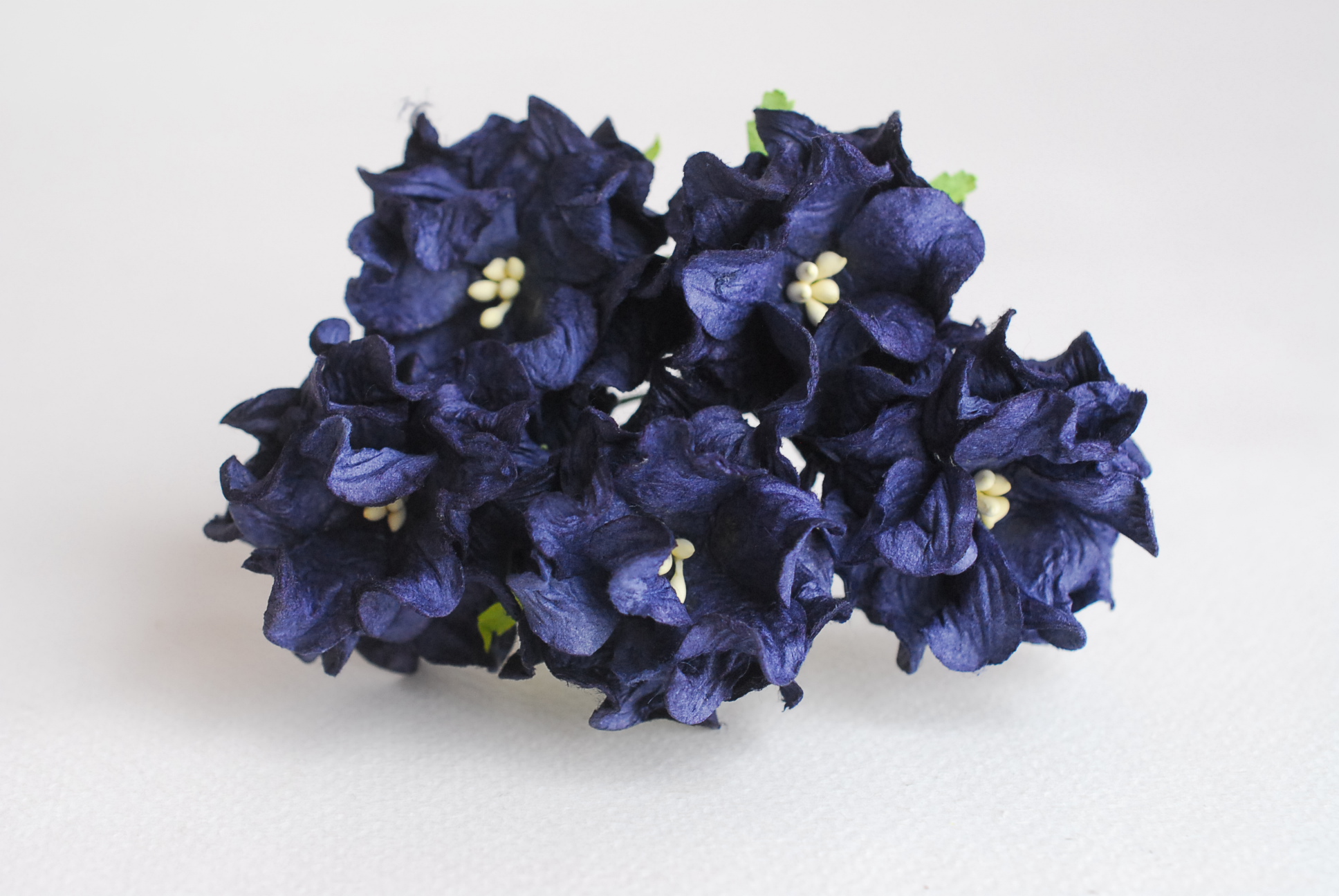 ดอกไม้กระดาษสา ราคาส่ง, ดอกการเดนเนียกระดาษสา ดอกไม้ประดิษฐ์ ตกแต่งงานแต่งงาน ประดิษฐ์ข้อมือเพื่อนเจ้าสาว ขนา่ด 3.5 cm., สำหรับของชำร่วย, งานแต่งงาน, ดอกไม้ทำข้อมือเจ้าสาว สีน้ำเงินกรมท่า จำนวน 25 ดอก Paper flower,25 Pieces mulberry gardenia flowers suppl